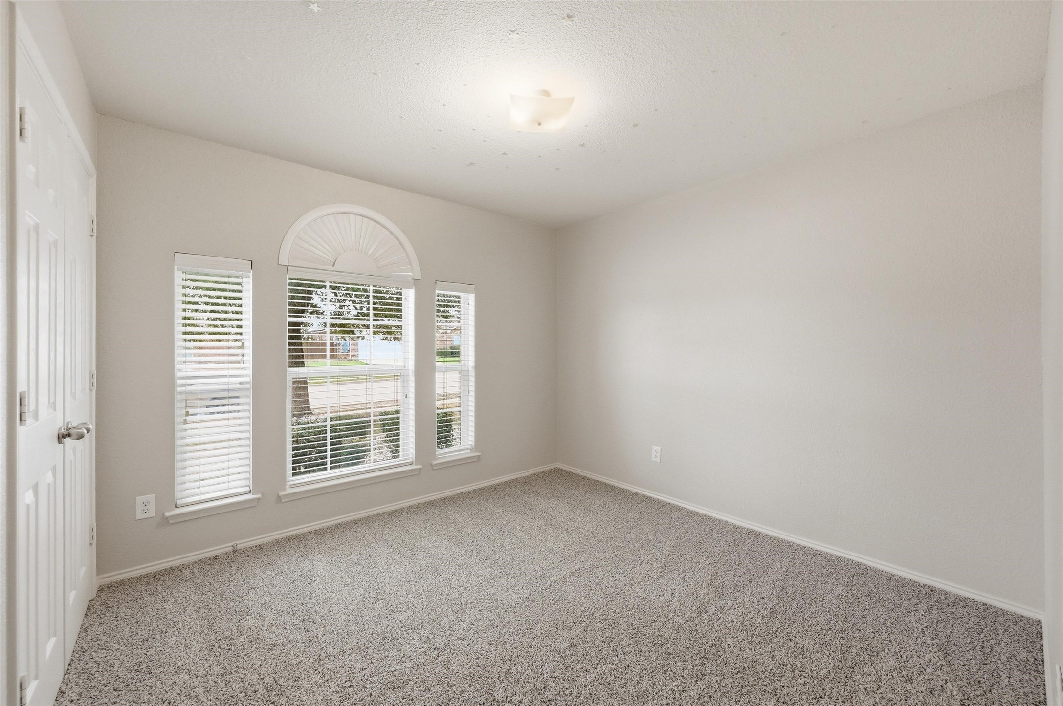 528 Bretts Way Burleson TX 76028