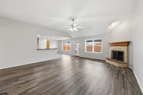 528 Bretts Way Burleson TX 76028