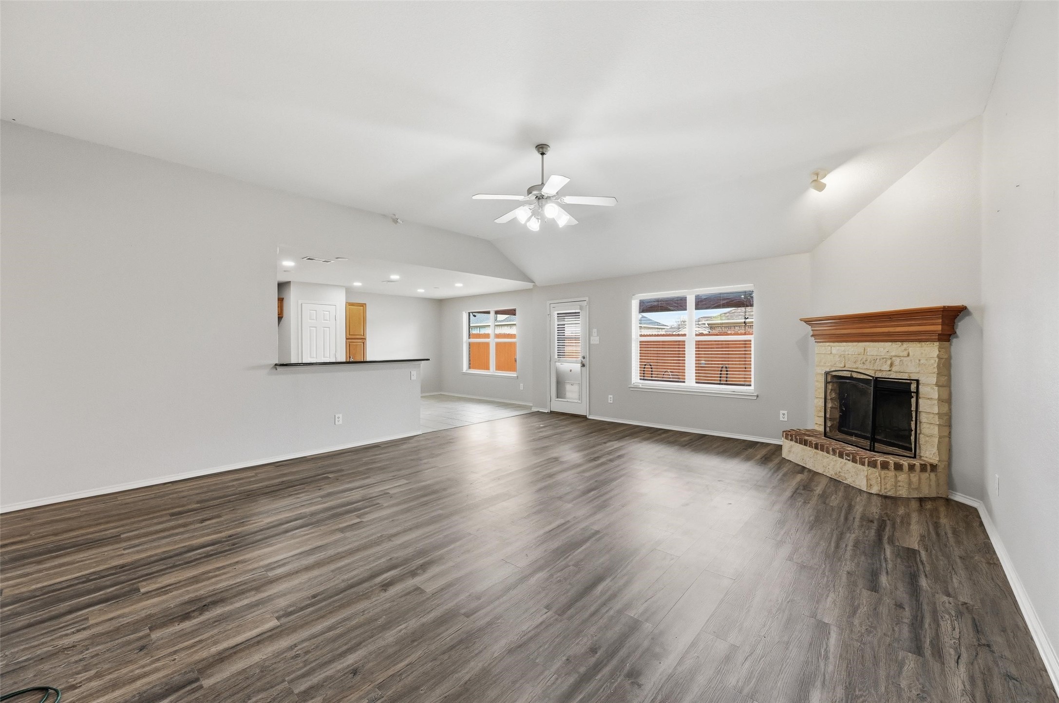 528 Bretts Way Burleson TX 76028