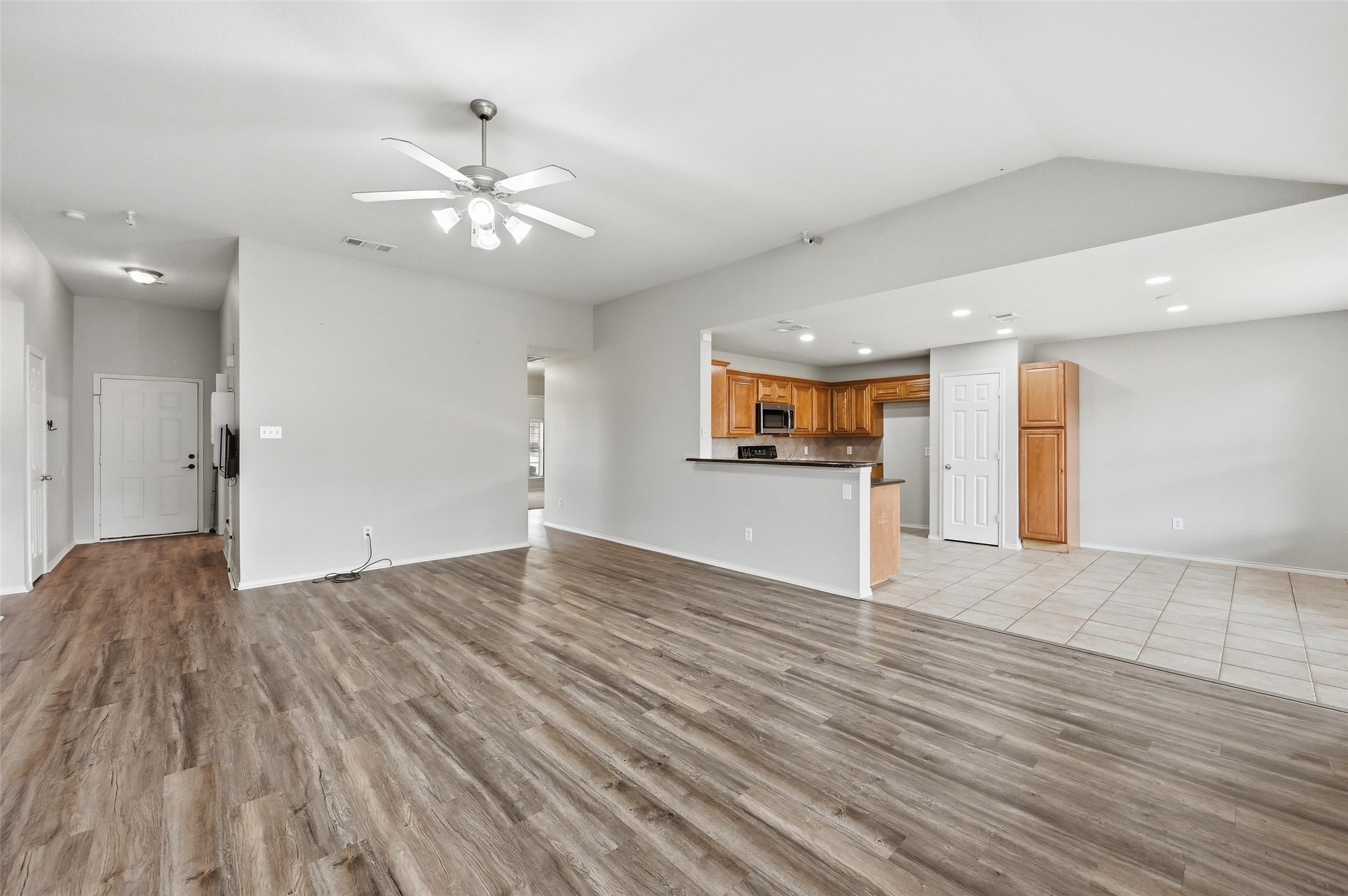 528 Bretts Way Burleson TX 76028
