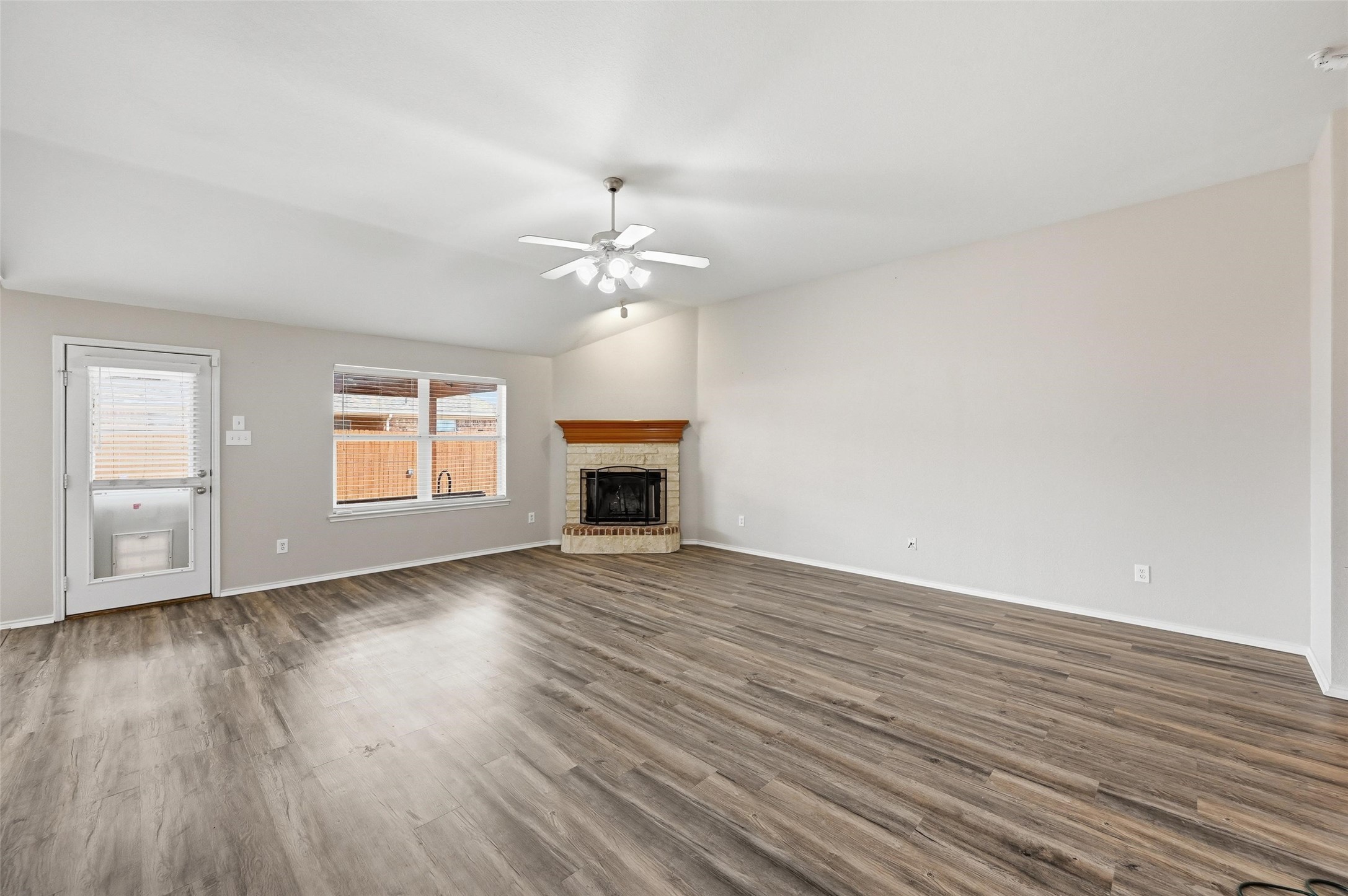 528 Bretts Way Burleson TX 76028
