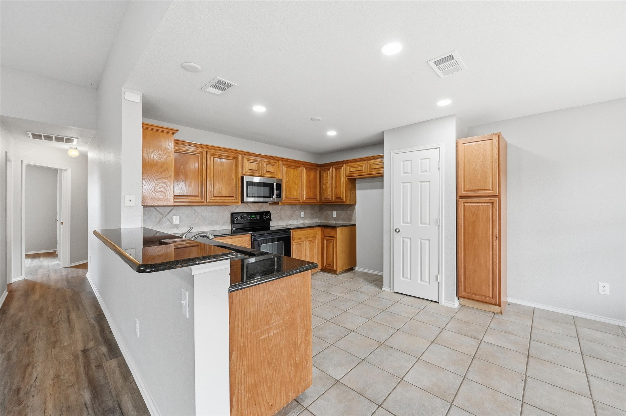 528 Bretts Way Burleson TX 76028
