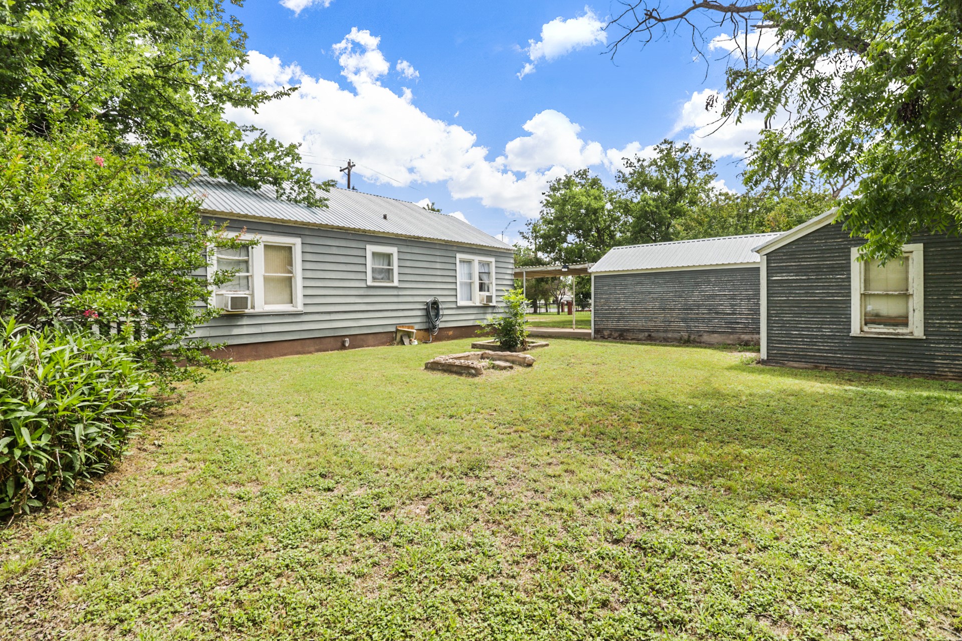 605 W Walnut Street Coleman TX 76834