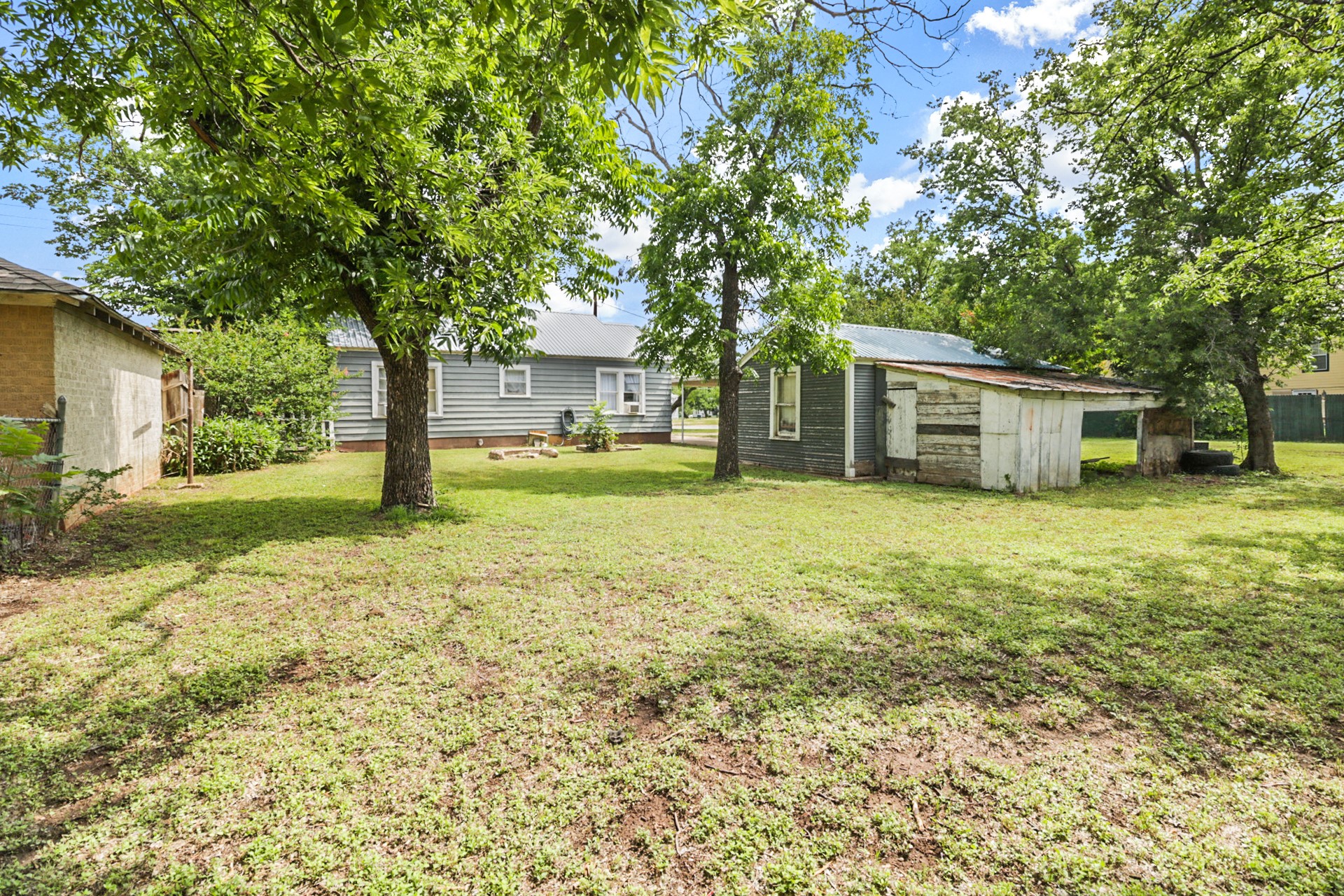 605 W Walnut Street Coleman TX 76834