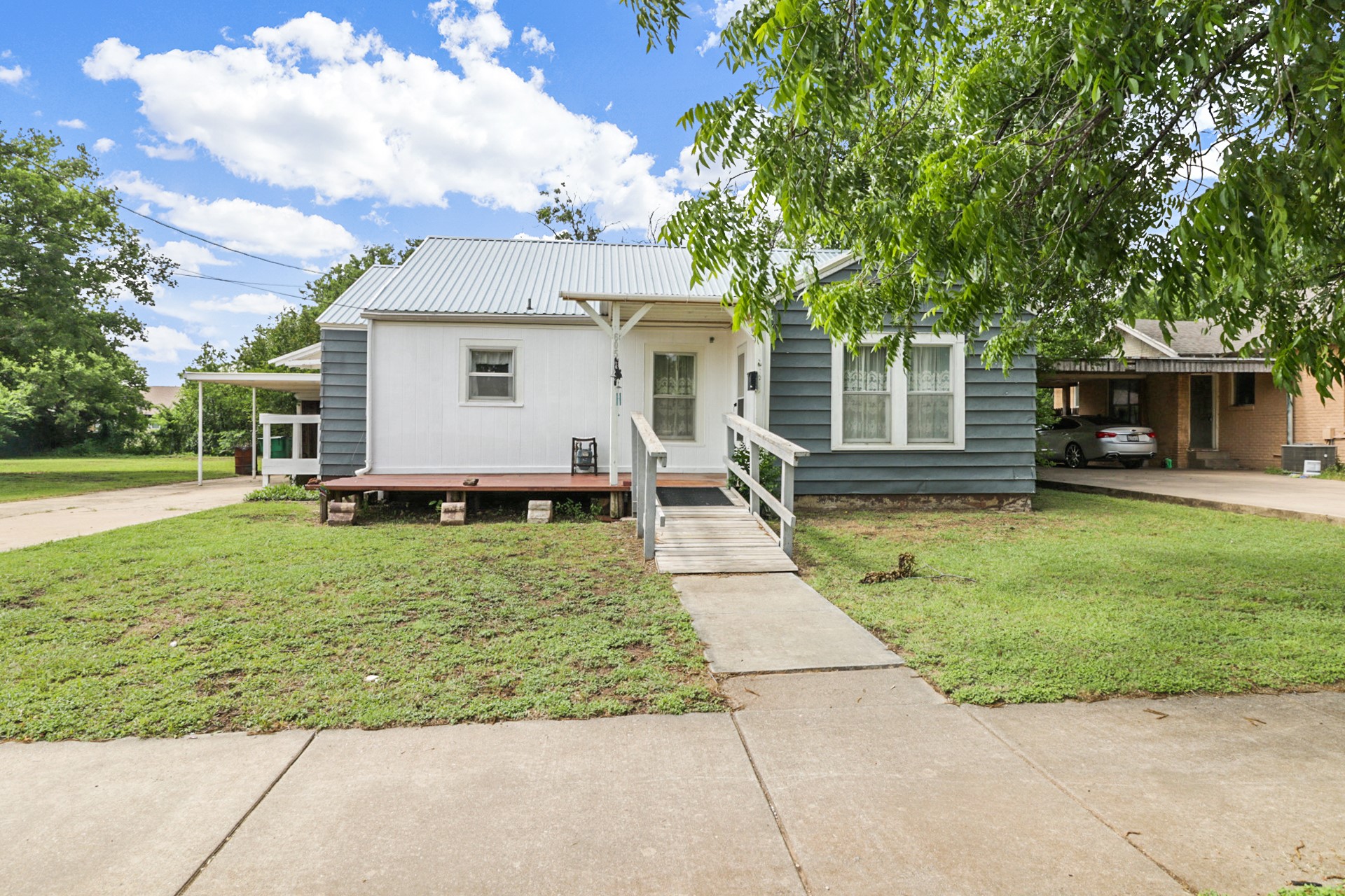 605 W Walnut Street Coleman TX 76834