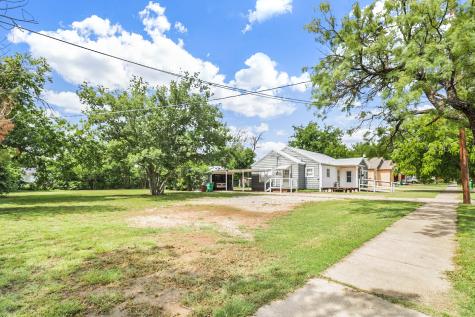 605 W Walnut Street Coleman TX 76834