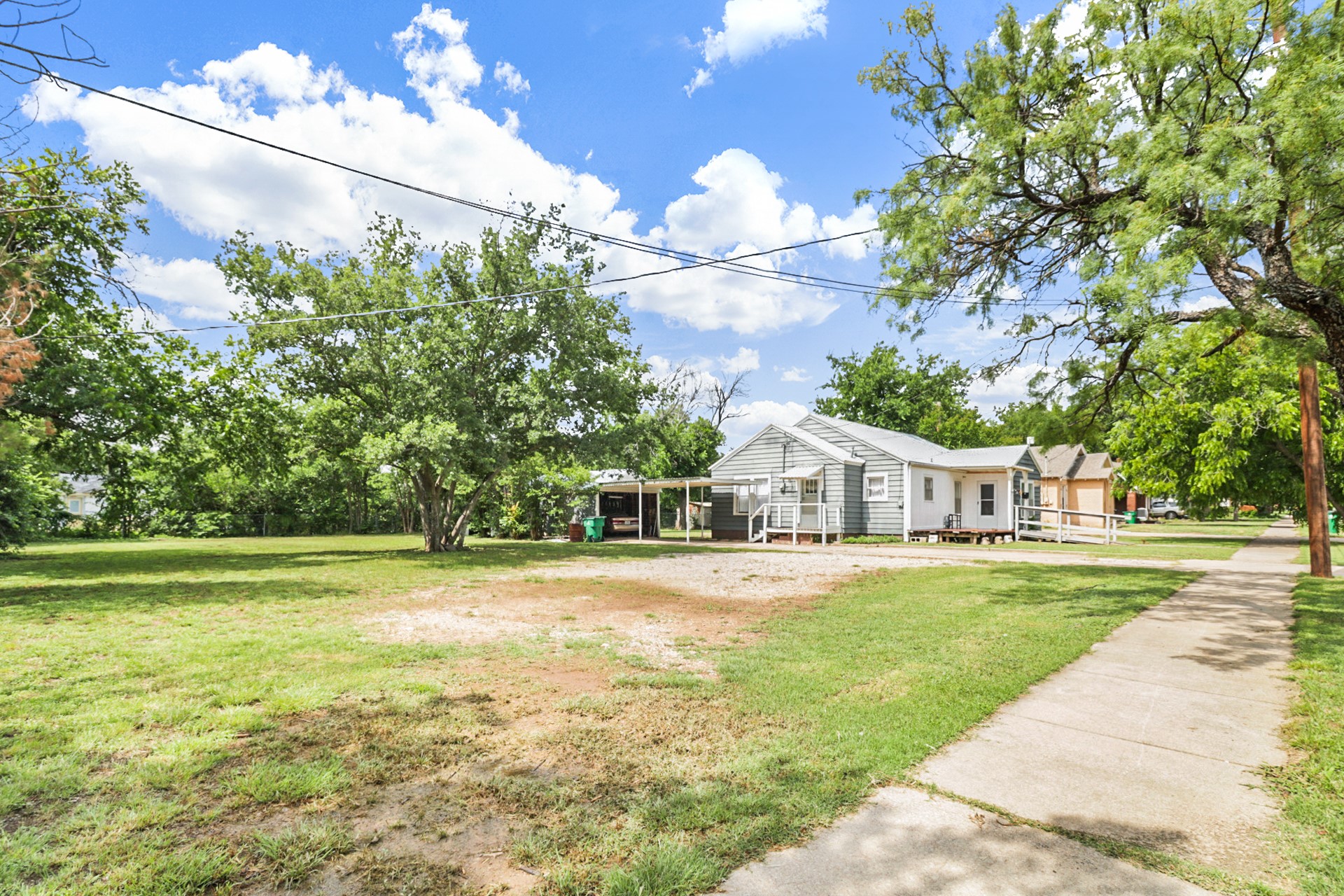 605 W Walnut Street Coleman TX 76834