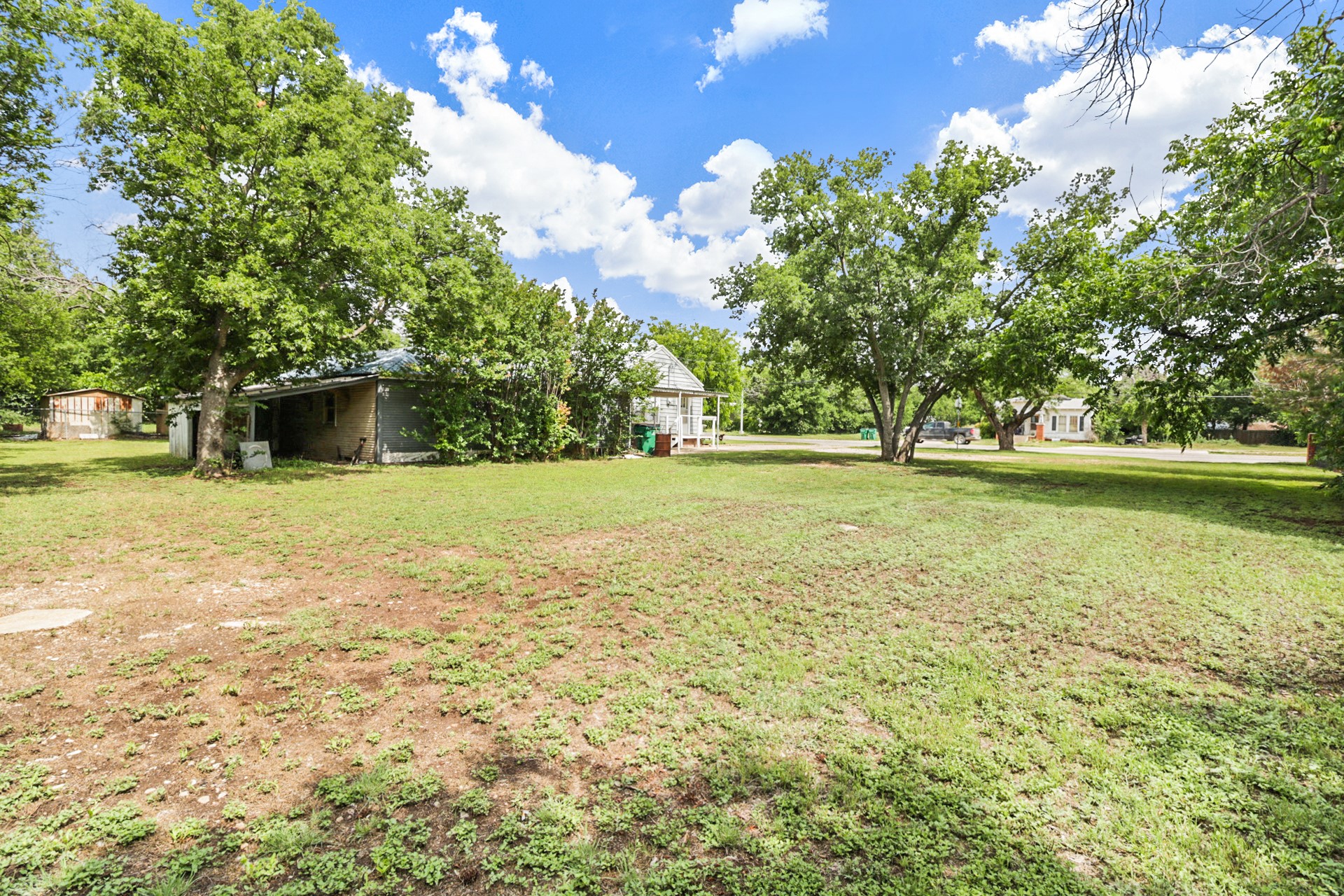 605 W Walnut Street Coleman TX 76834