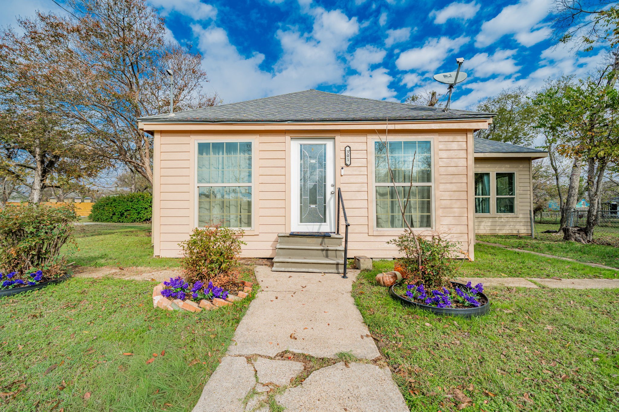 301 E 2nd North Street Kaufman TX 75142