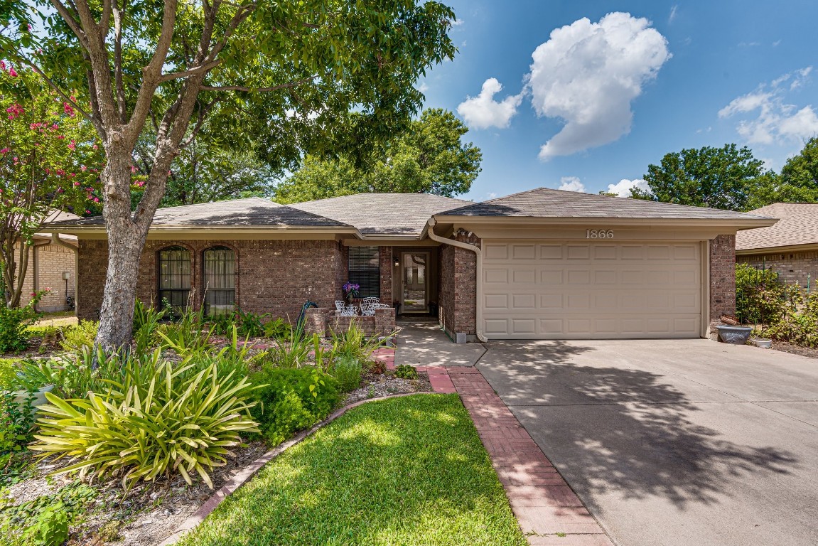 1866 Larkspur Drive Arlington TX 76013