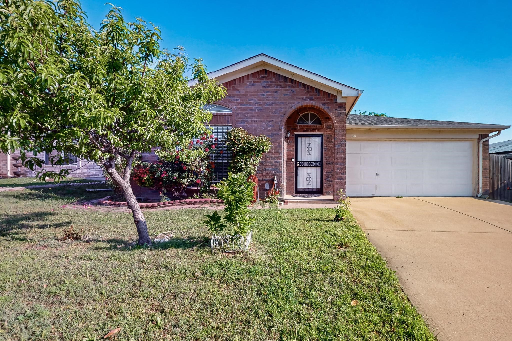 219 Faircrest Drive Arlington TX 76018