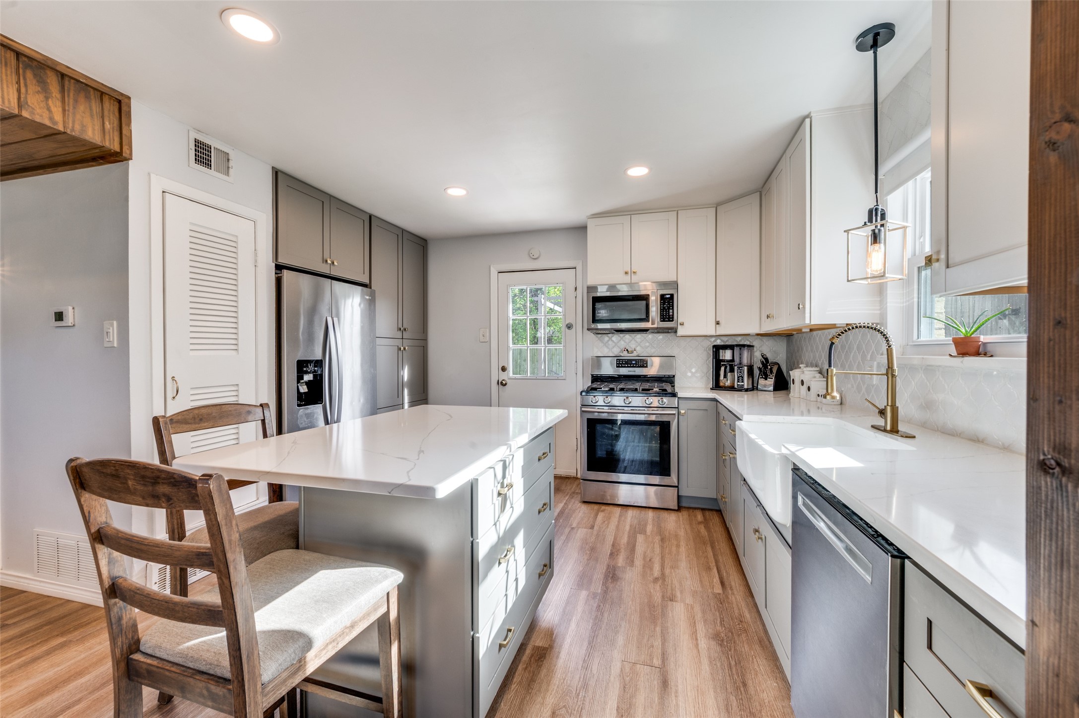 2924 W 11th Street Irving TX 75060