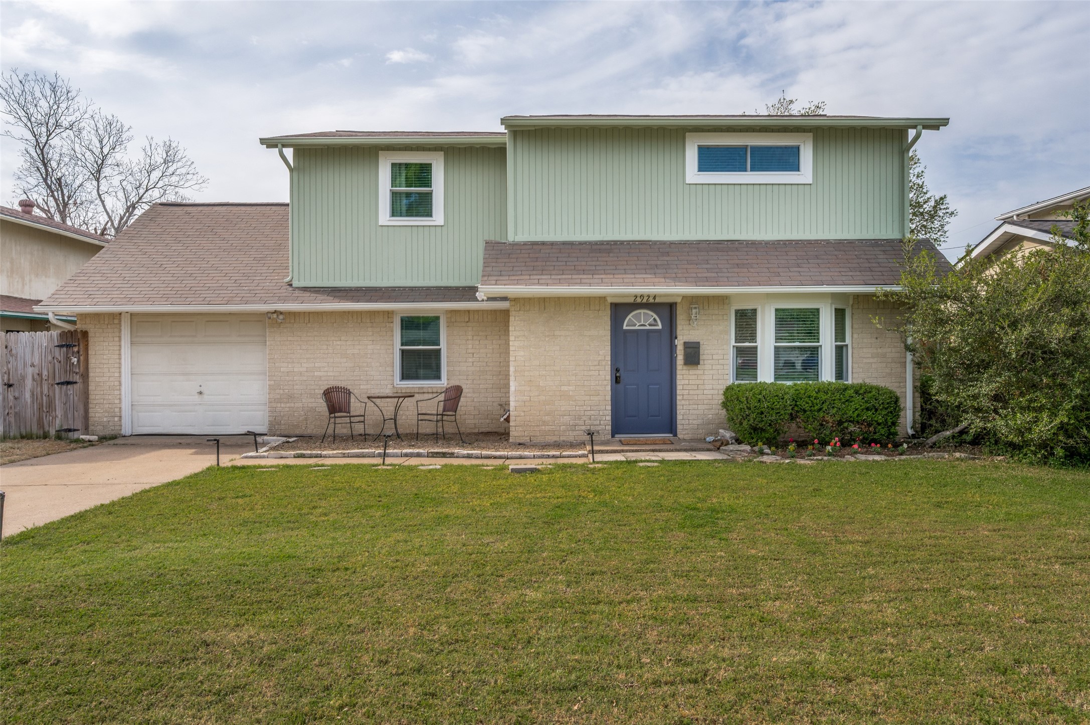 2924 W 11th Street Irving TX 75060