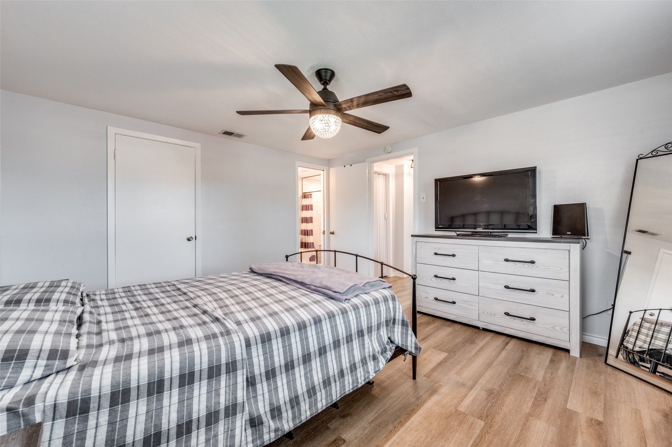 2924 W 11th Street Irving TX 75060