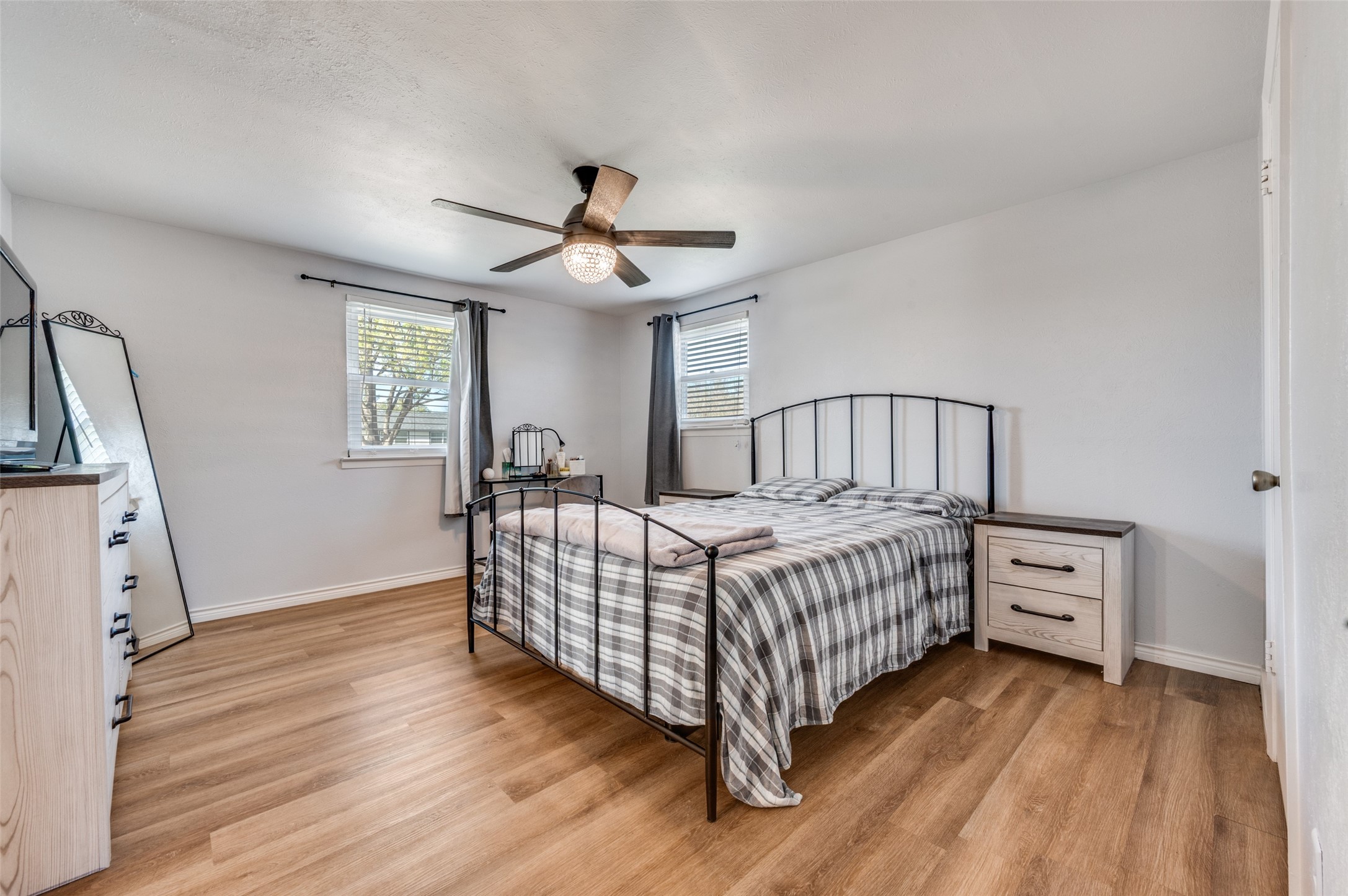 2924 W 11th Street Irving TX 75060