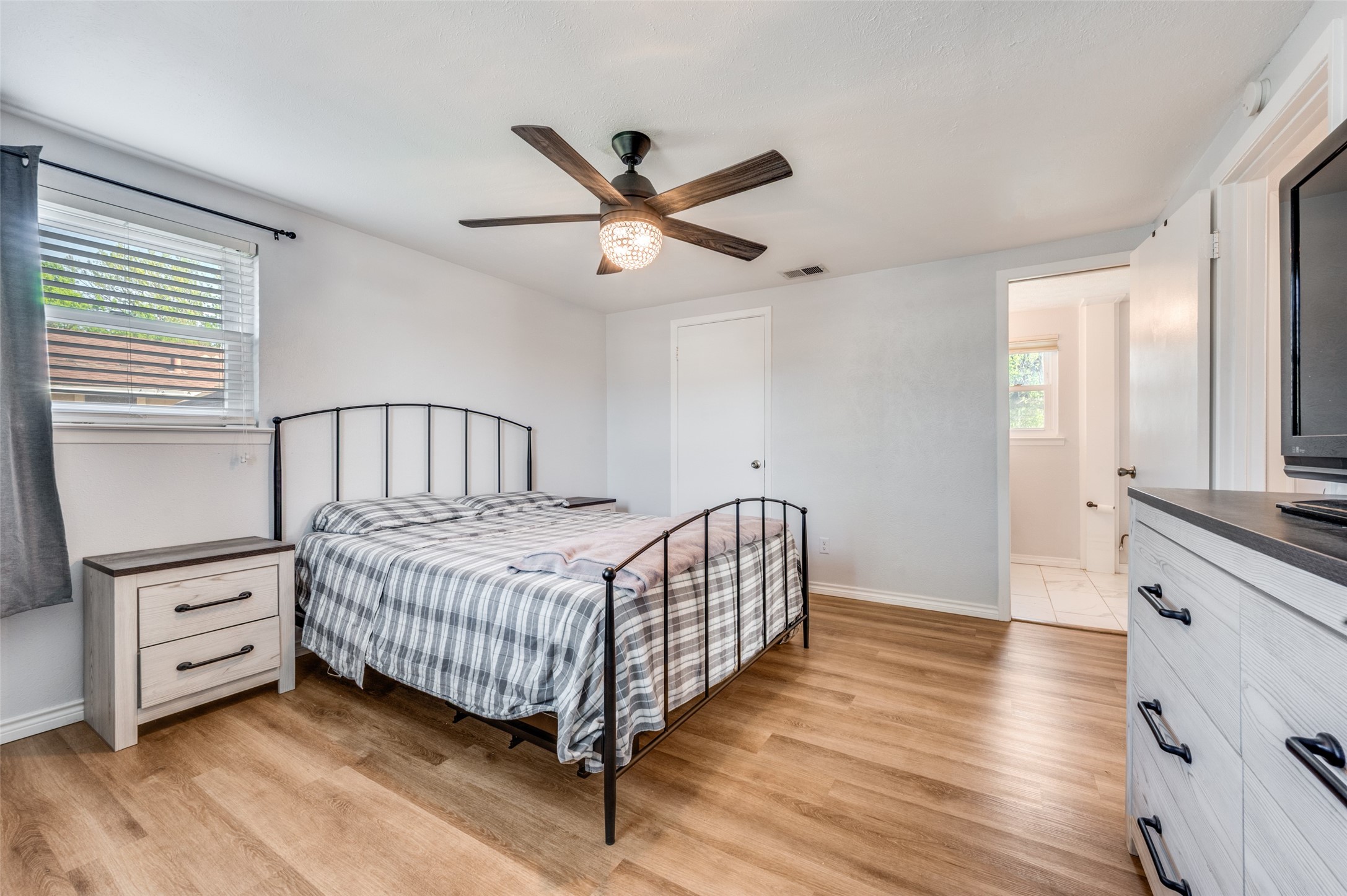 2924 W 11th Street Irving TX 75060