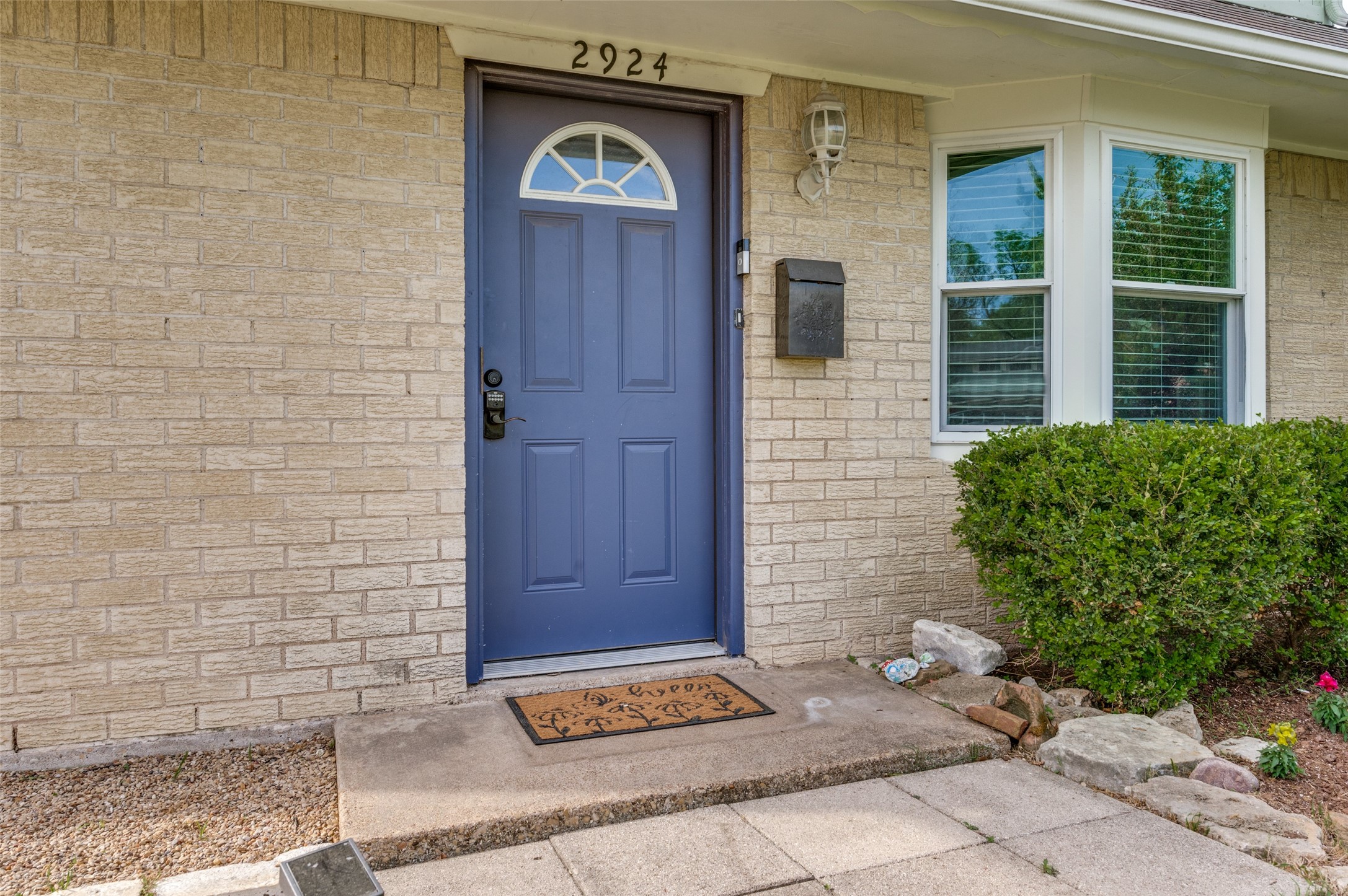 2924 W 11th Street Irving TX 75060