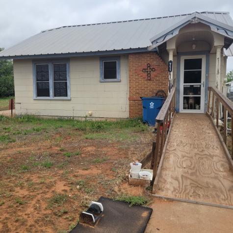 711 E Oklahoma Avenue Sweetwater TX 79556