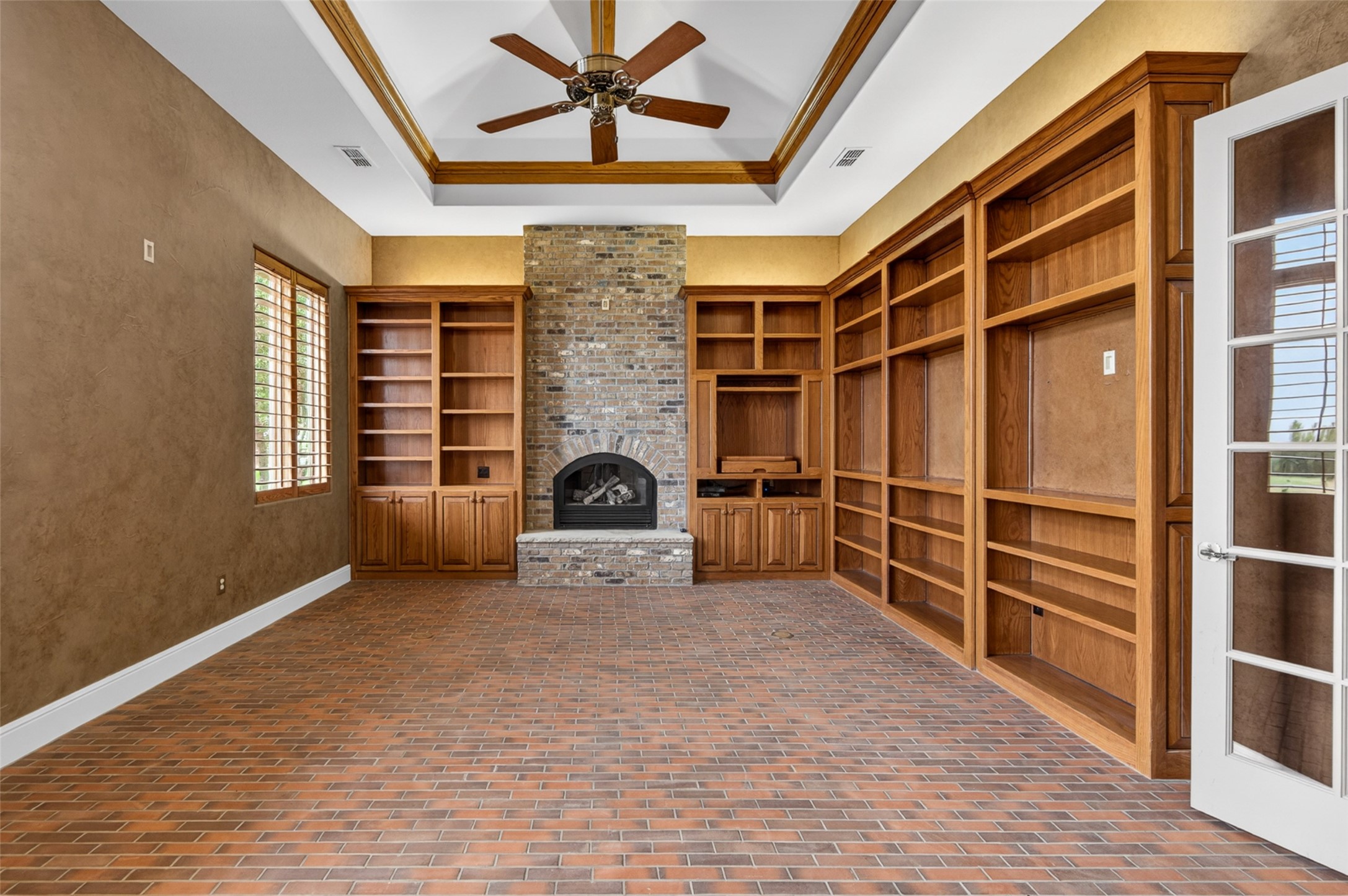 701 W Walcott Street Pilot Point TX 76258