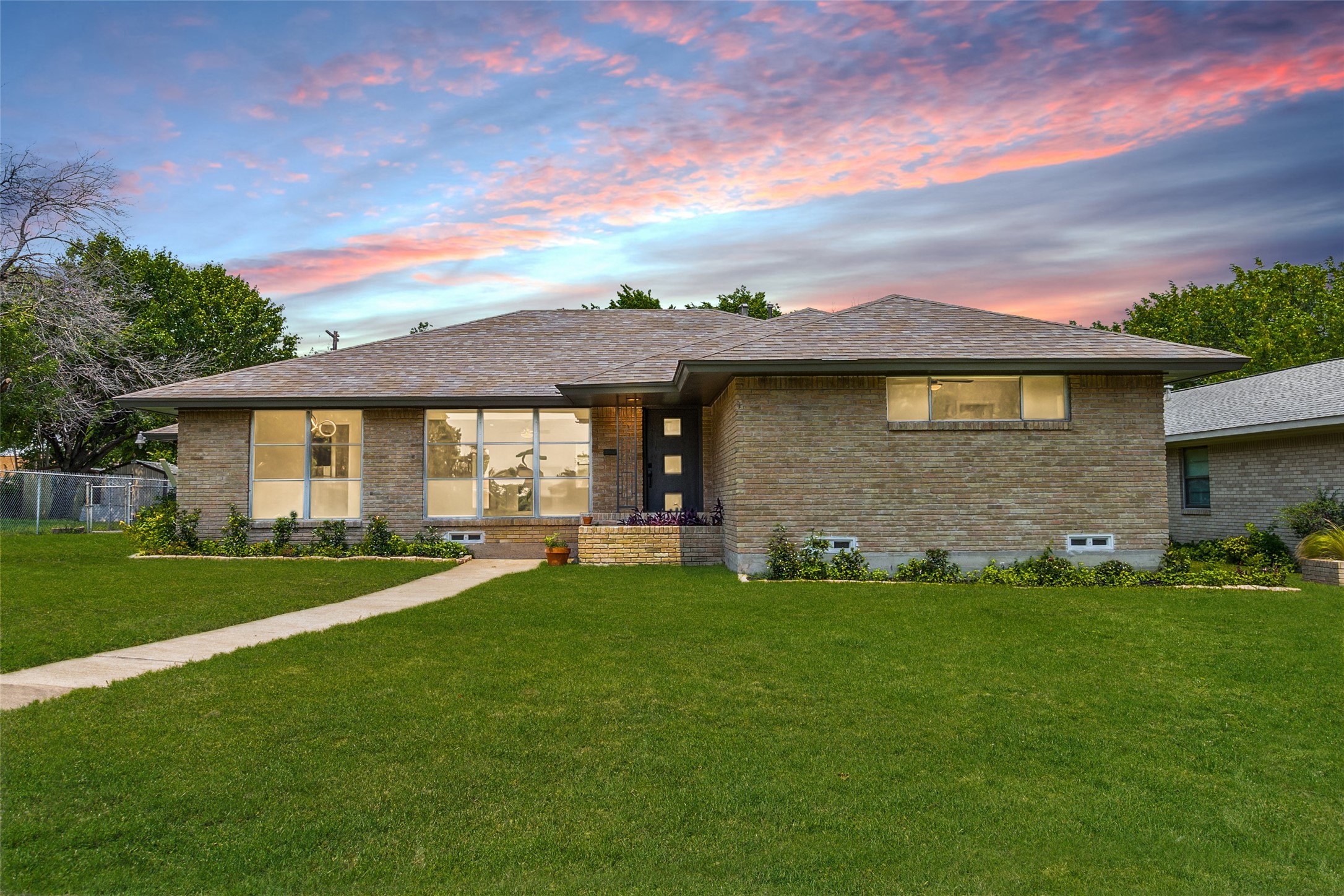 Dallas TX, 1005 Misty Glen Lane