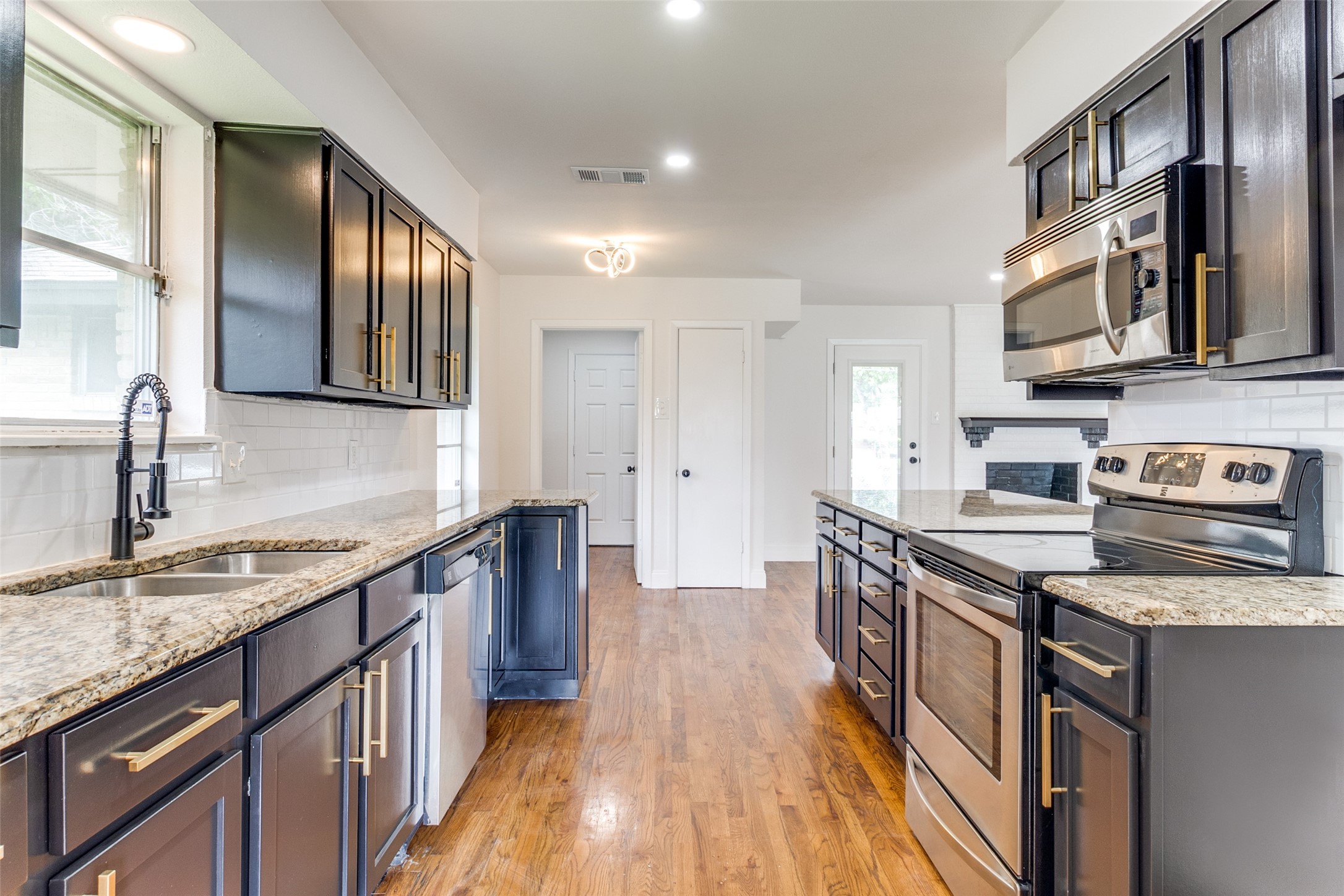 1005 Misty Glen Lane Dallas TX 75232