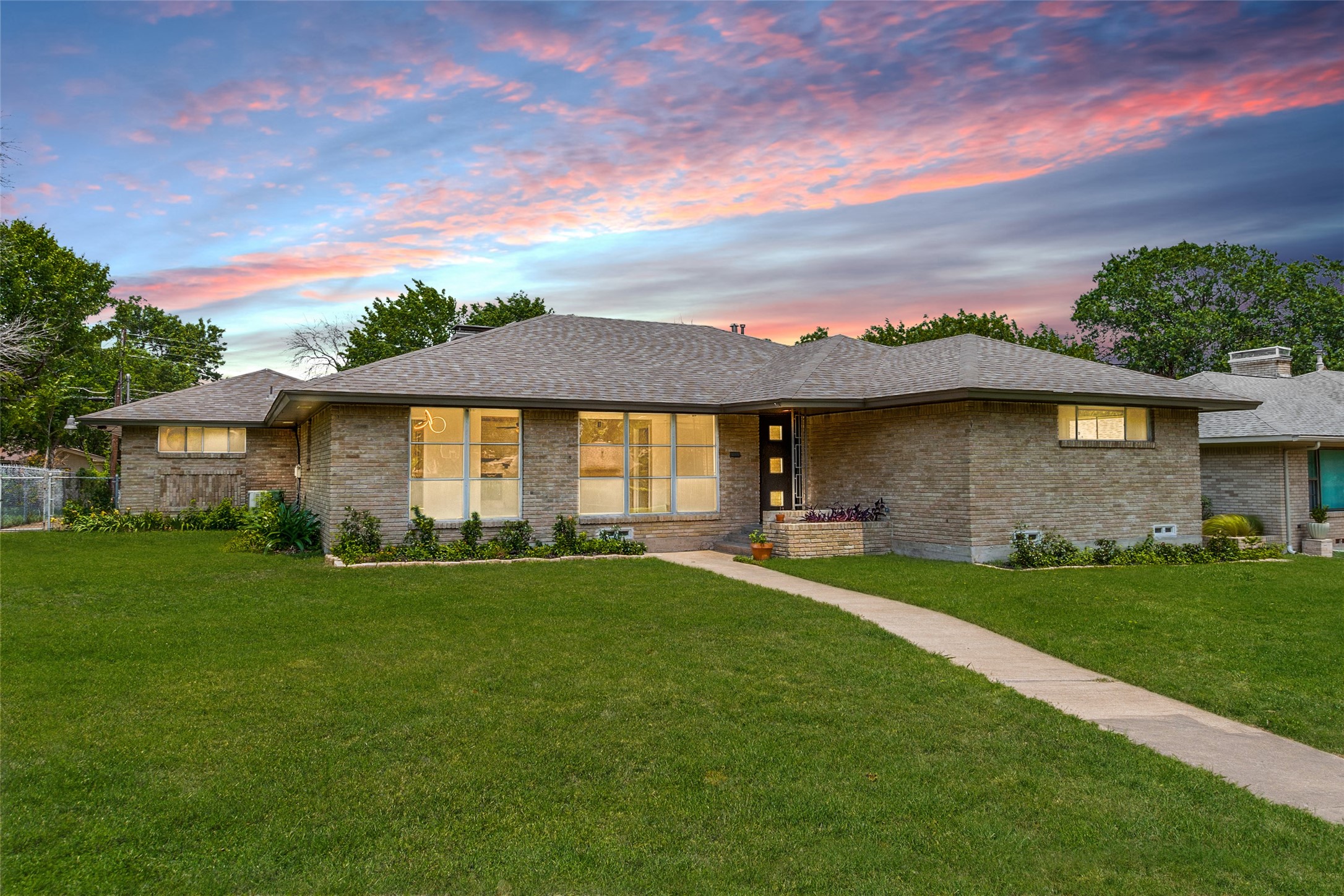 1005 Misty Glen Lane Dallas TX 75232