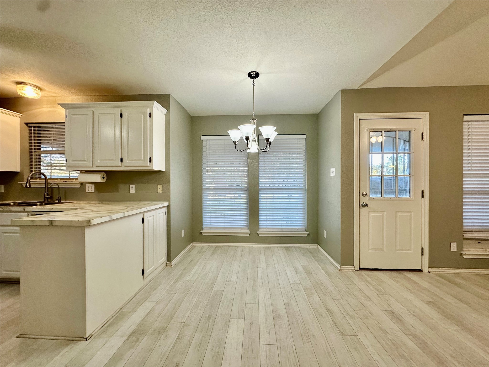 205 N Meadowview Drive Waxahachie TX 75165