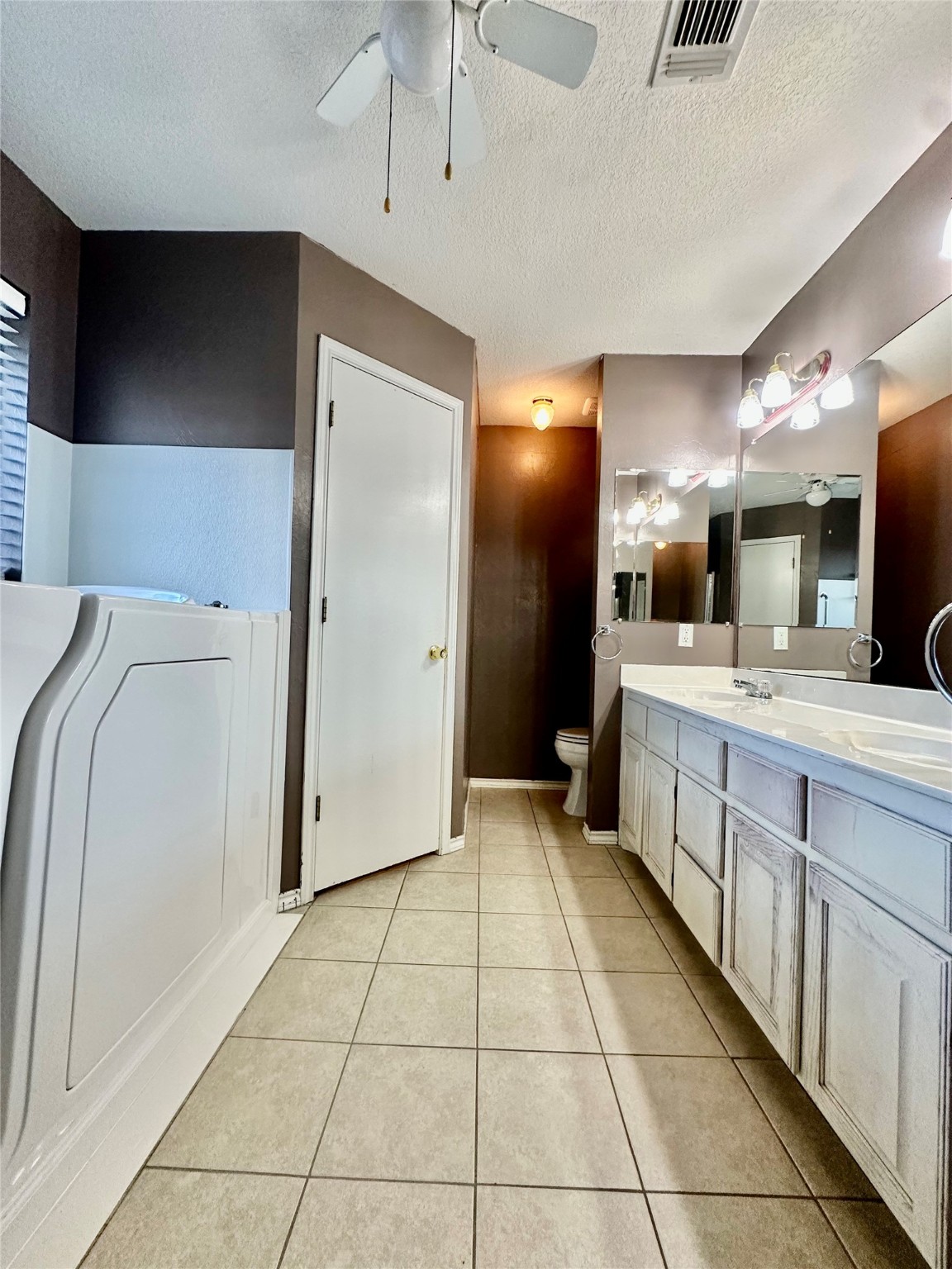 205 N Meadowview Drive Waxahachie TX 75165