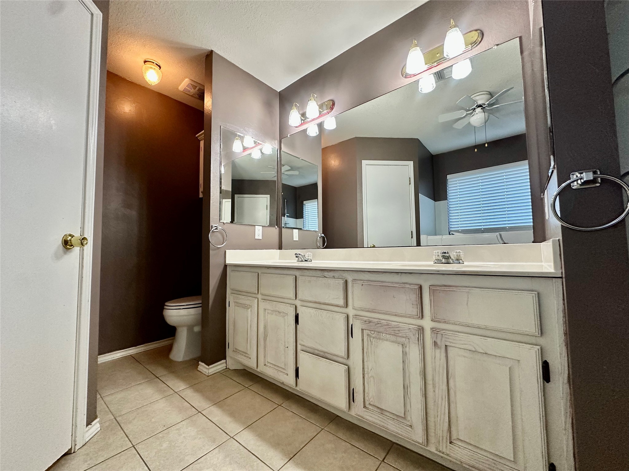 205 N Meadowview Drive Waxahachie TX 75165