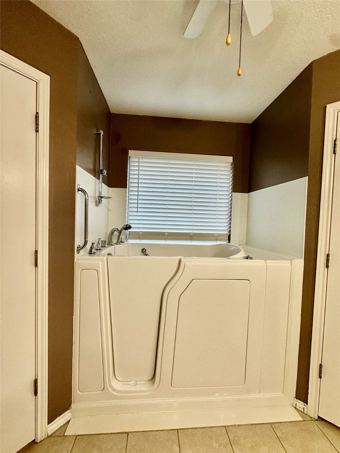 205 N Meadowview Drive Waxahachie TX 75165