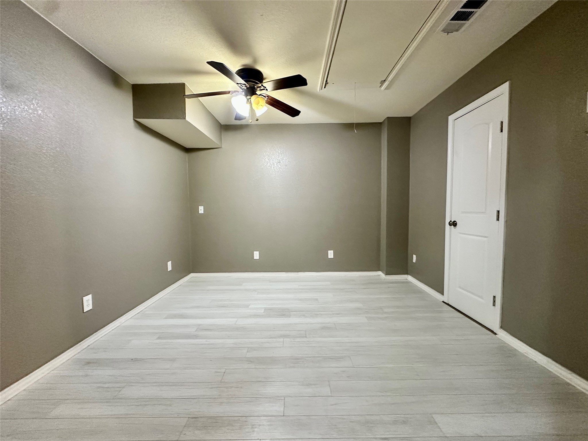 205 N Meadowview Drive Waxahachie TX 75165