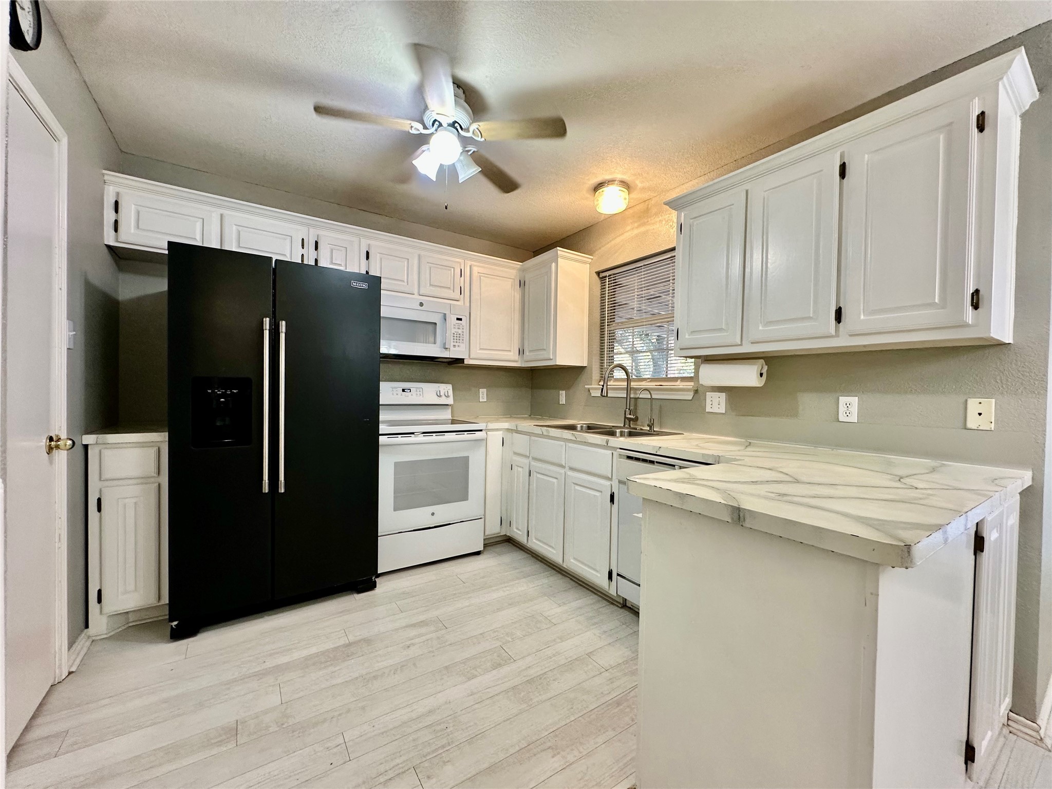 205 N Meadowview Drive Waxahachie TX 75165