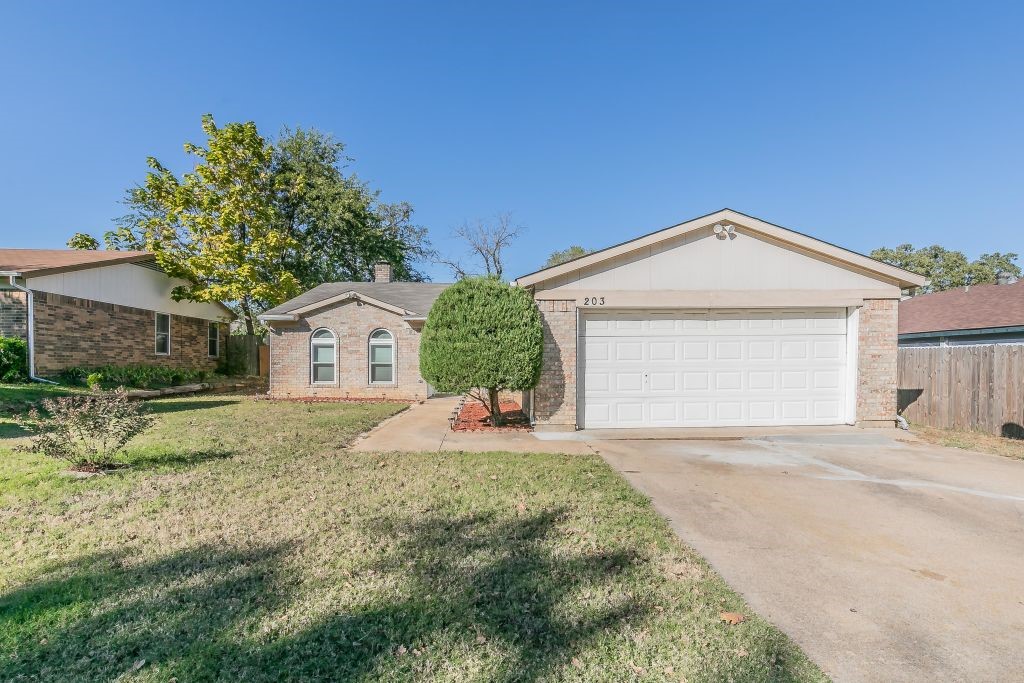 203 Hallmark Drive Arlington TX 76011