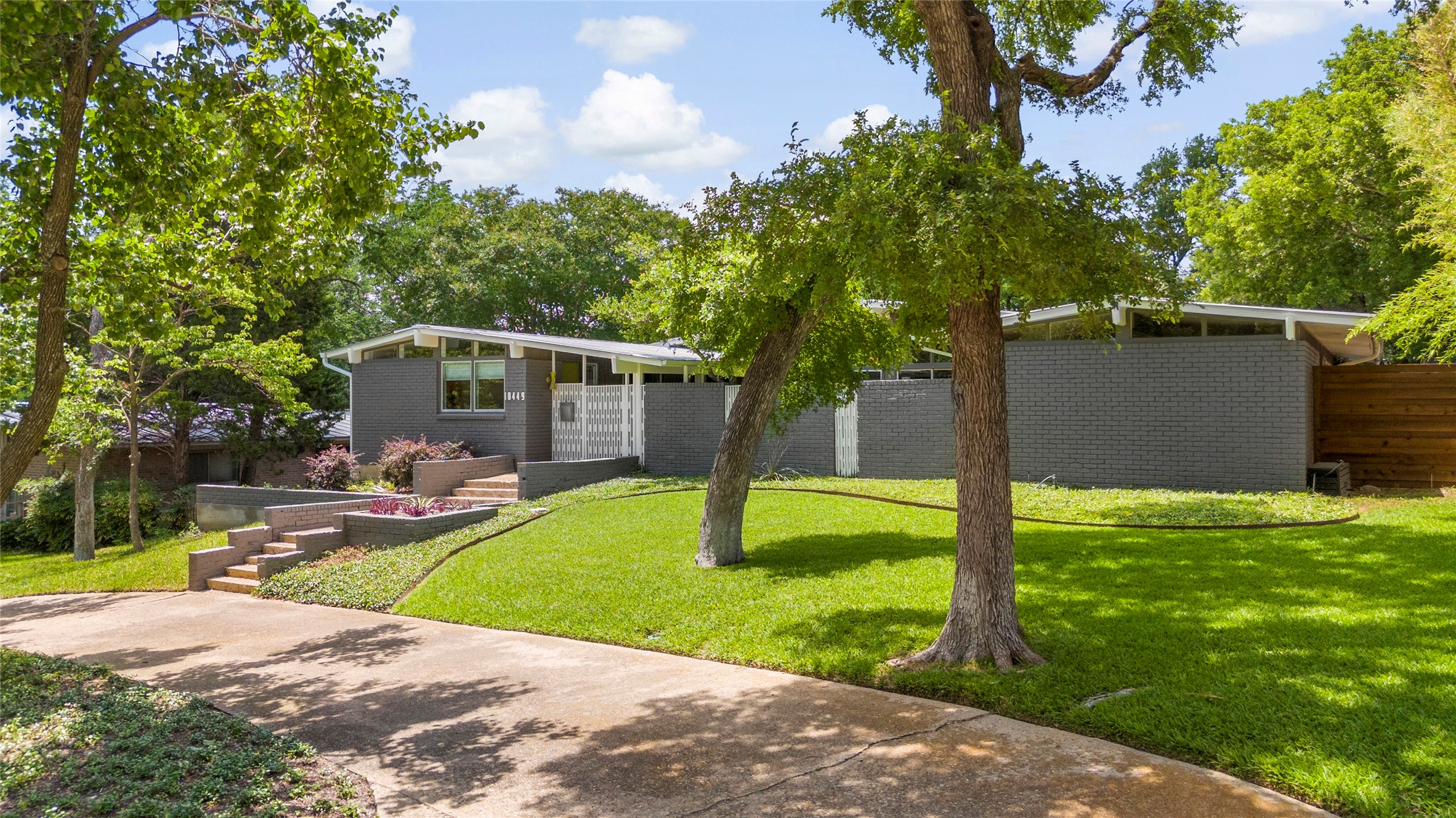 10449 Vinemont Street Dallas TX 75218