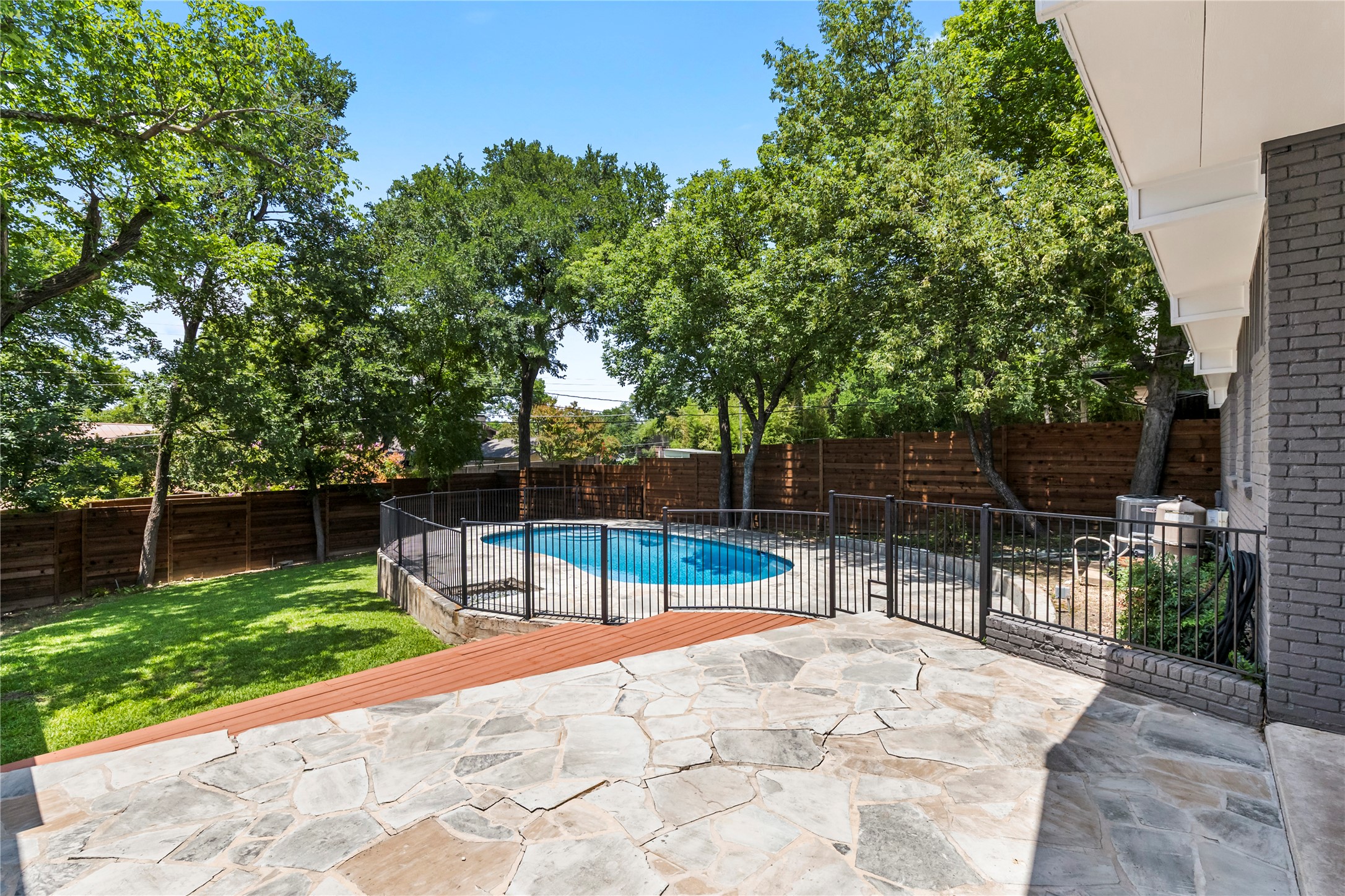 10449 Vinemont Street Dallas TX 75218