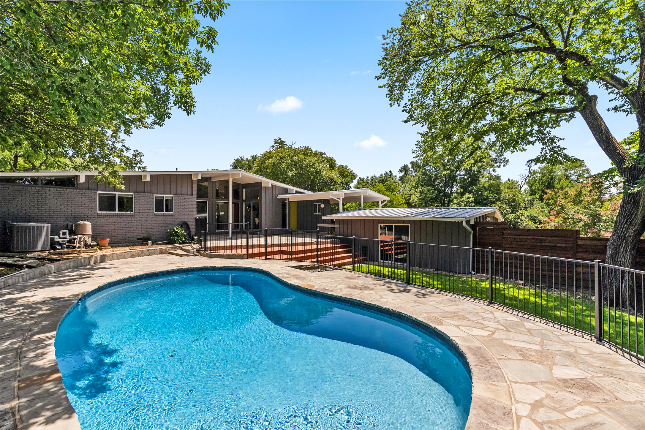 10449 Vinemont Street Dallas TX 75218