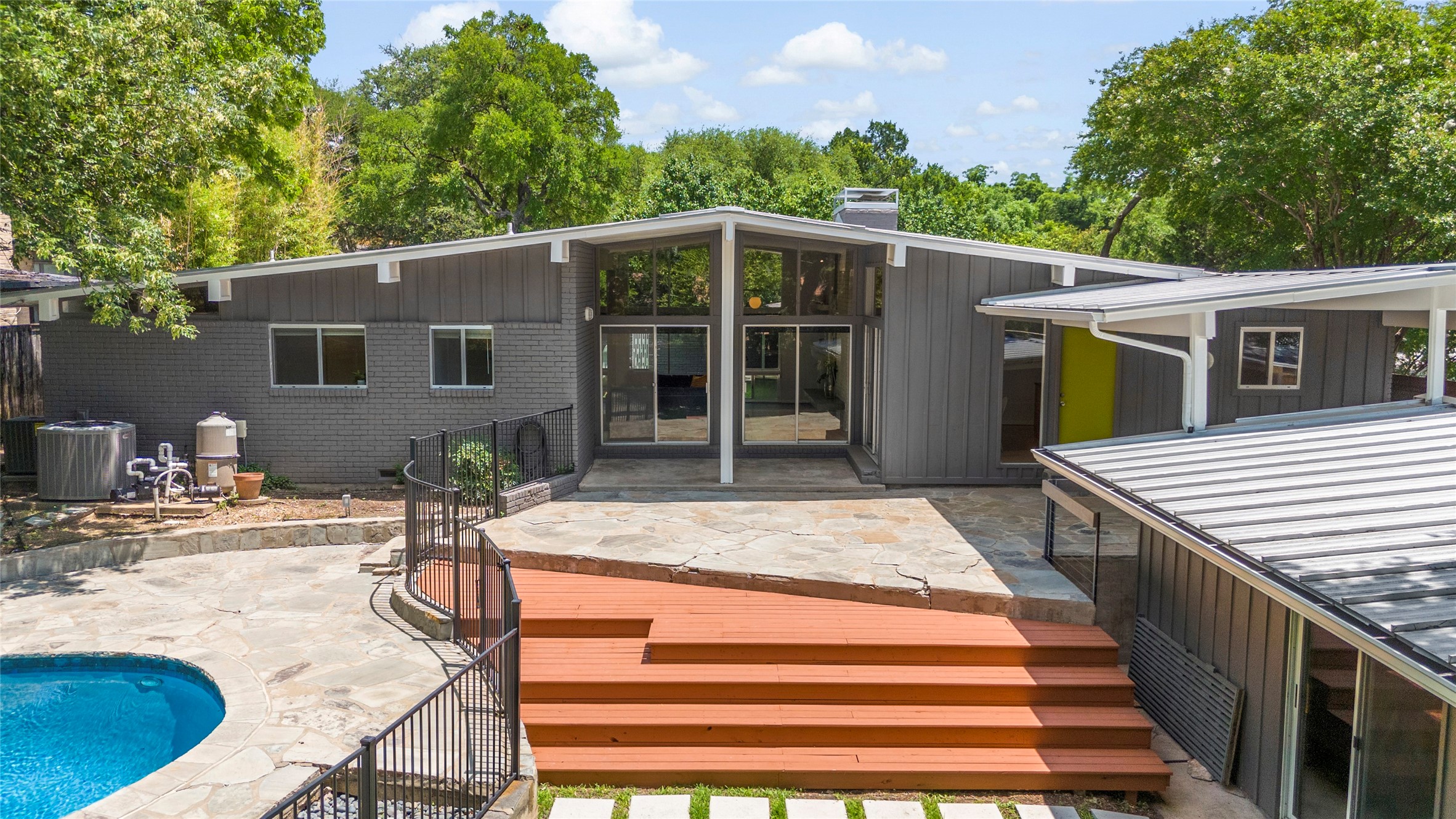 10449 Vinemont Street Dallas TX 75218