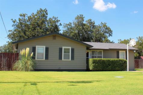 761 S 9th Avenue Munday TX 76371