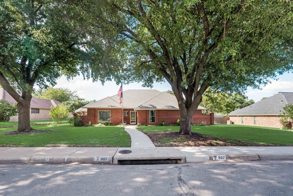 907 Huntington Drive Duncanville TX 75137