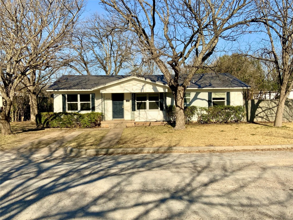 606 South Avenue L Clifton TX 76634