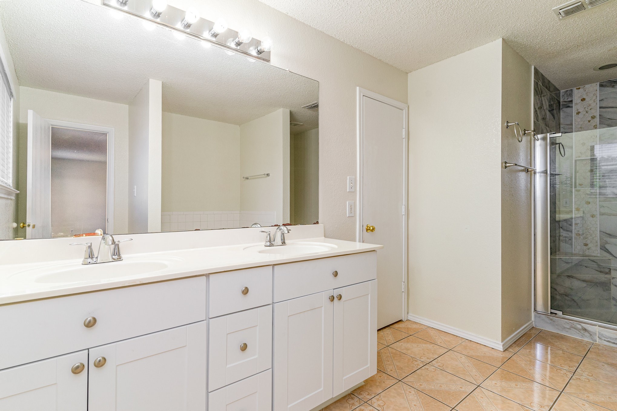 1810 Cedar Ridge Drive Mesquite TX 75181