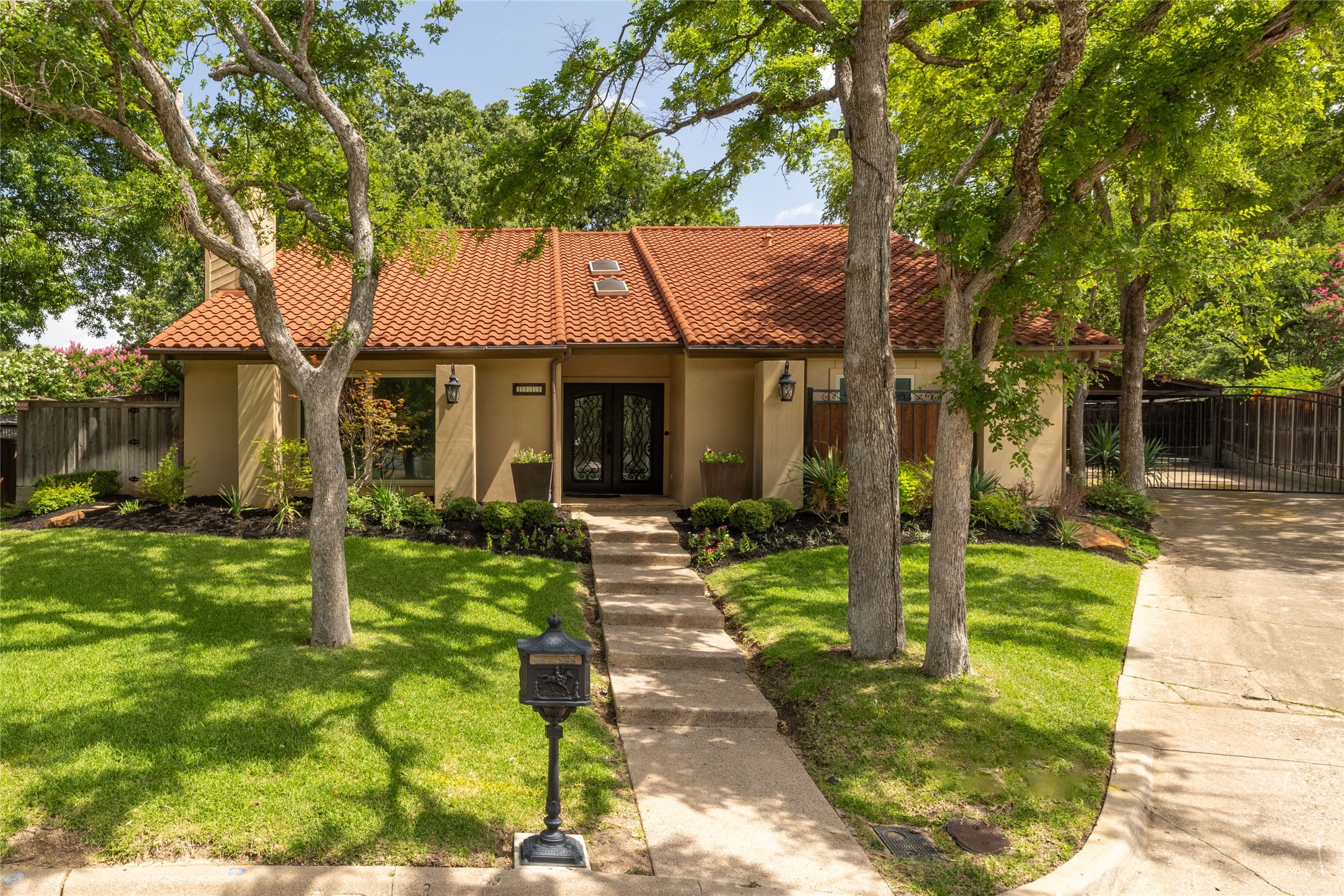 1819 Foxwood Court Arlington TX 76012