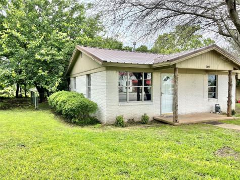 204 N Wickham Street Alvord TX 76225