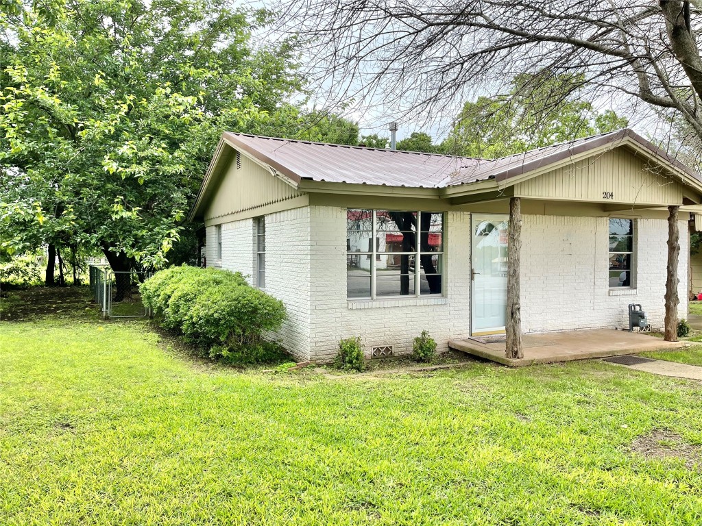 204 N Wickham Street Alvord TX 76225