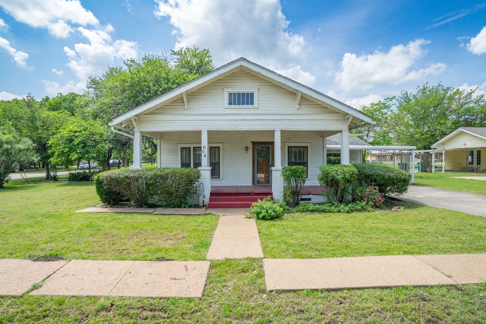 604 S Pearl Street Trenton TX 75490