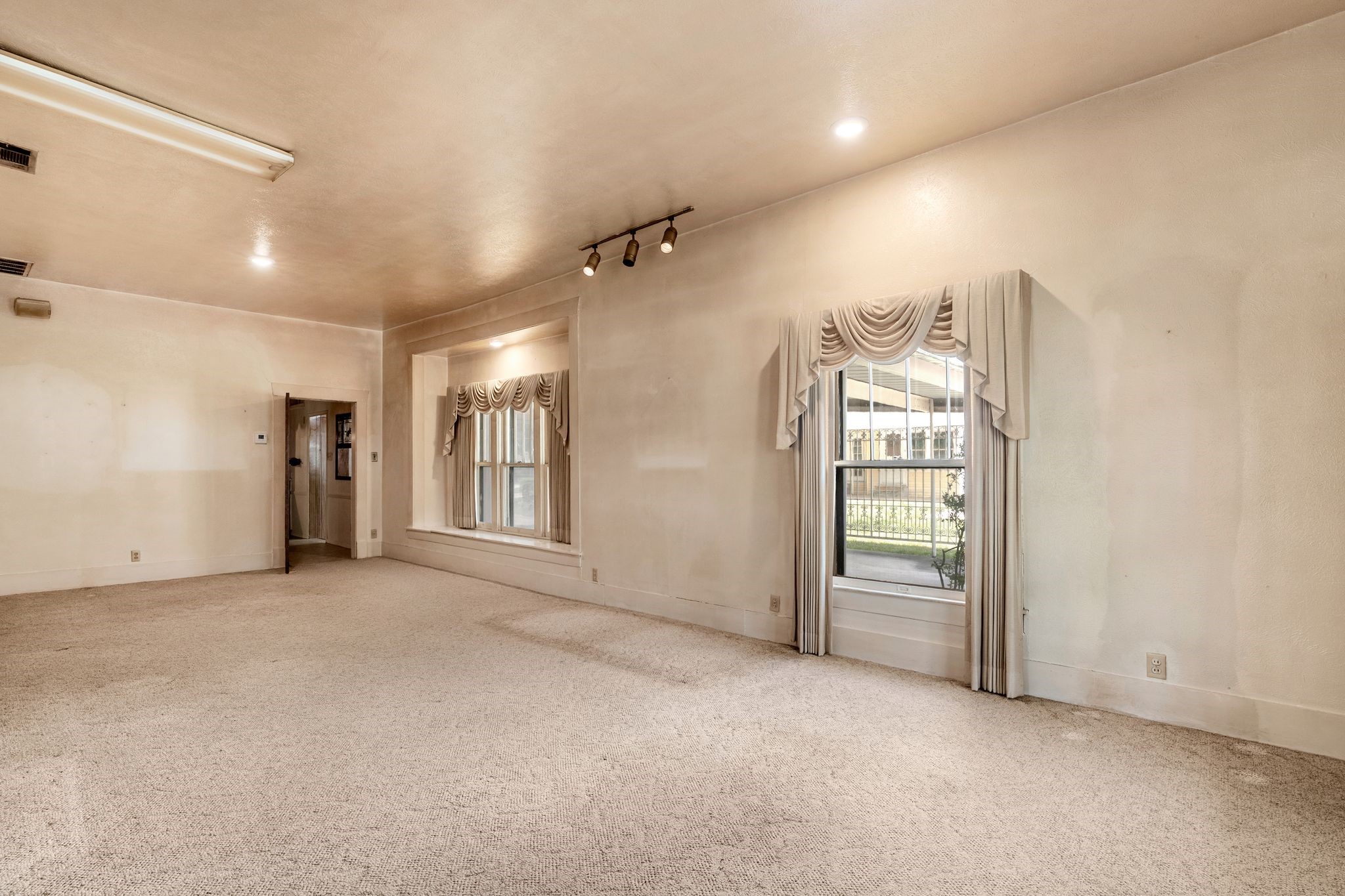 604 S Pearl Street Trenton TX 75490