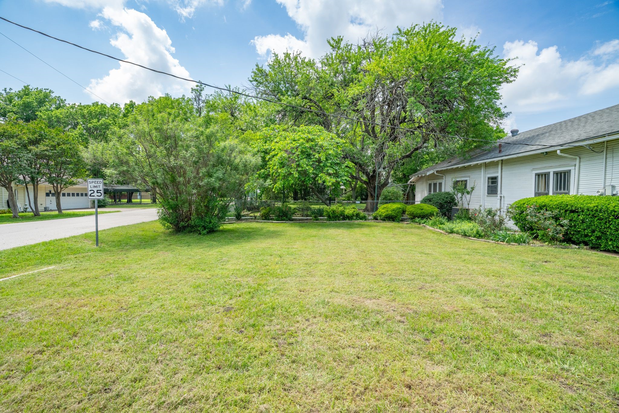 604 S Pearl Street Trenton TX 75490