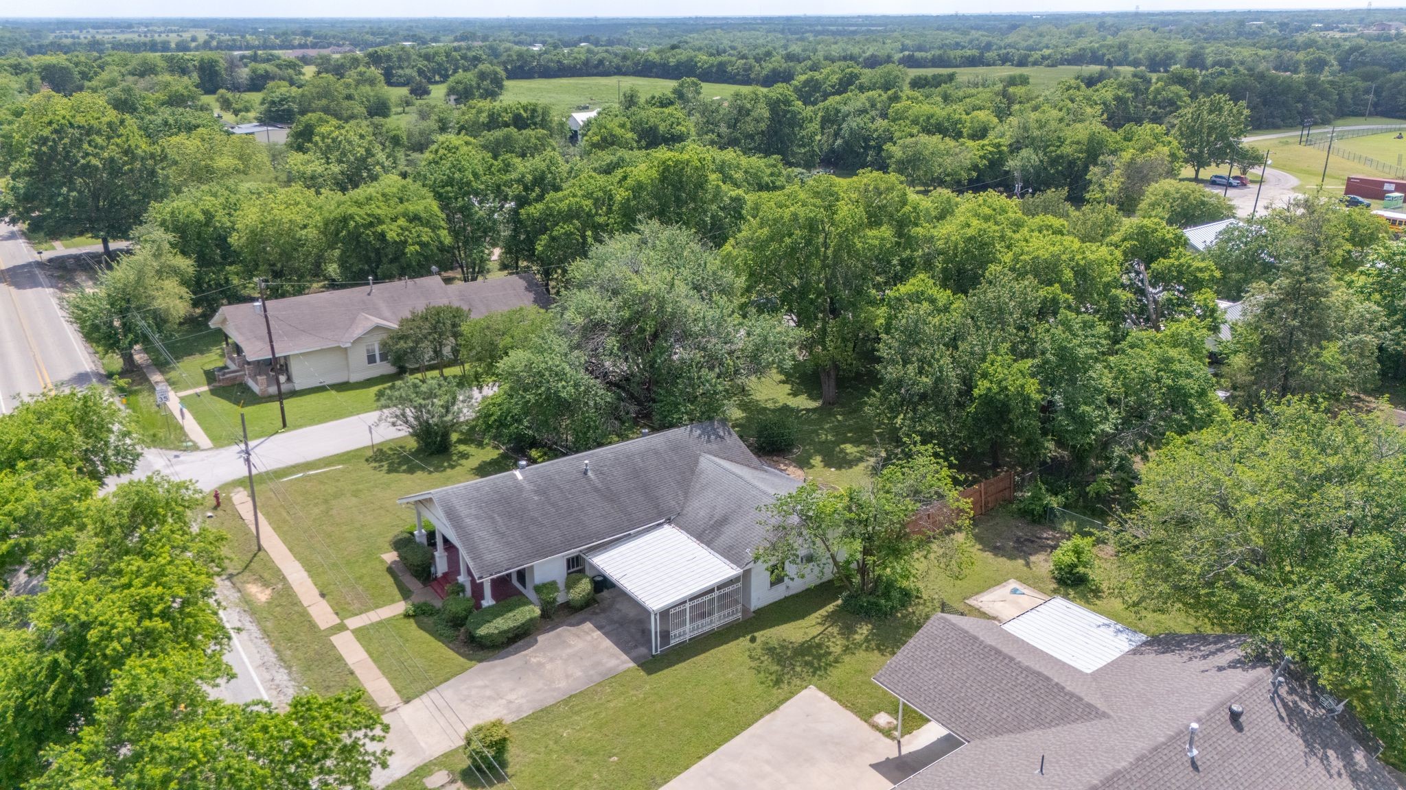 604 S Pearl Street Trenton TX 75490