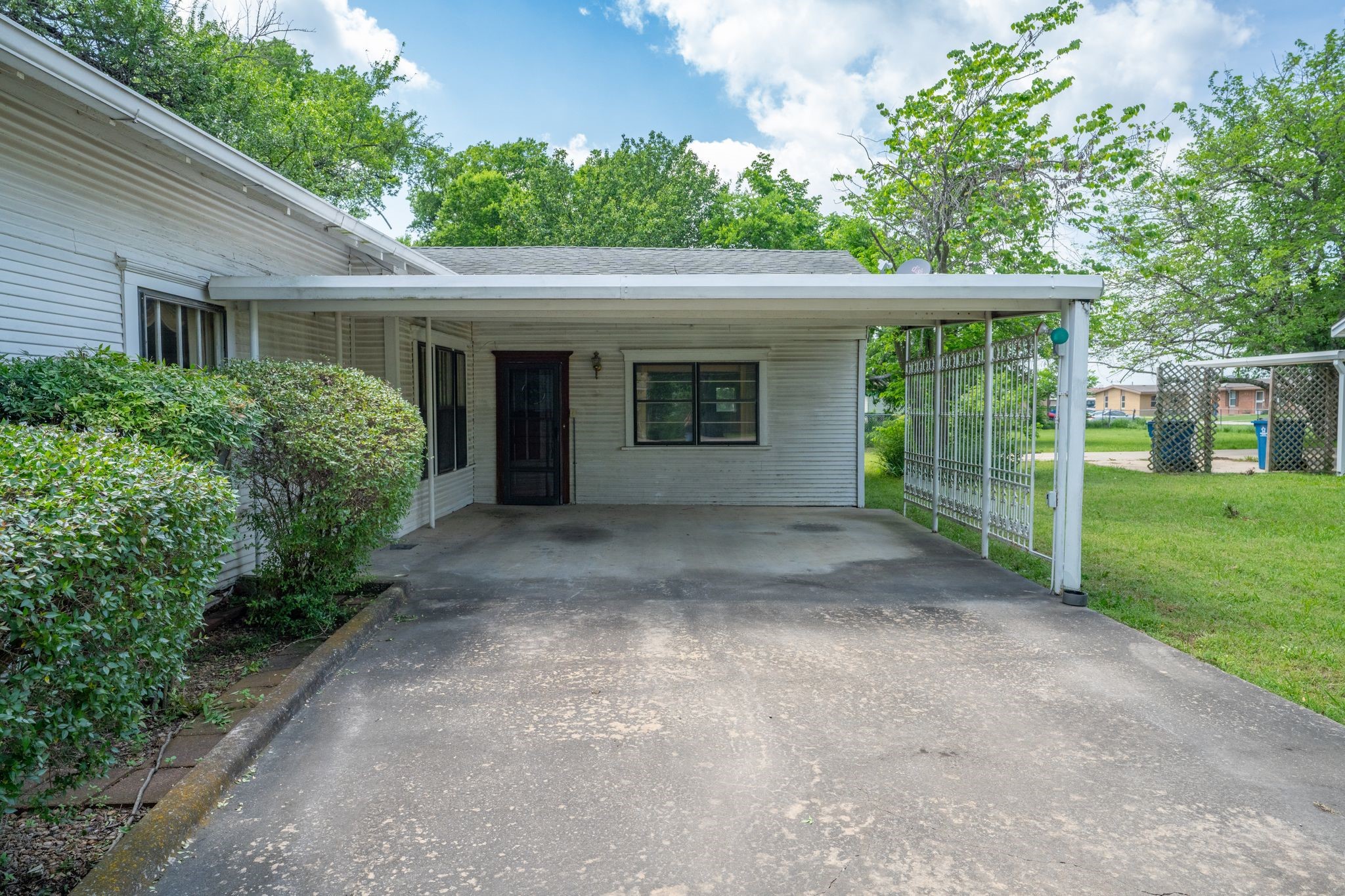 604 S Pearl Street Trenton TX 75490