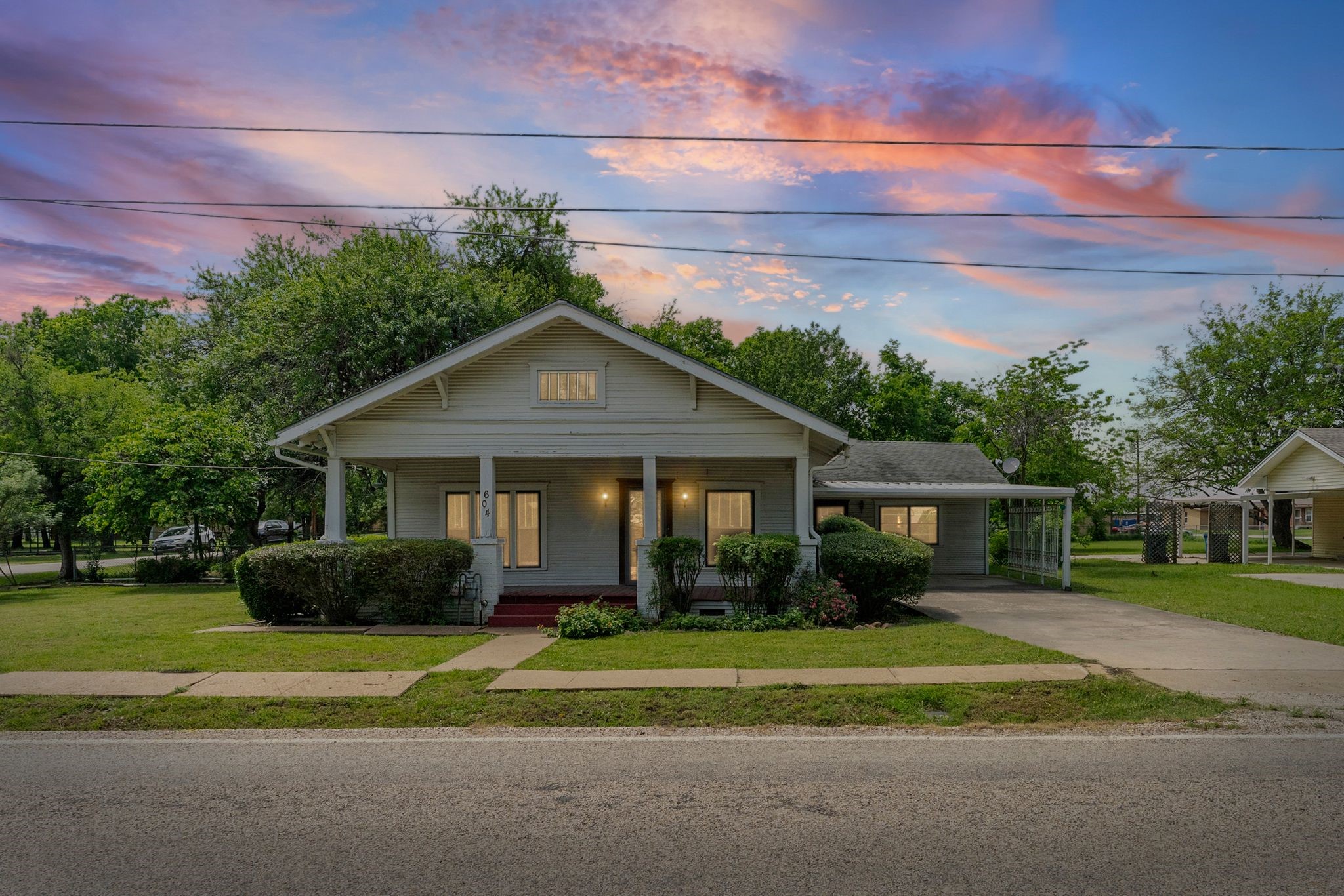 604 S Pearl Street Trenton TX 75490